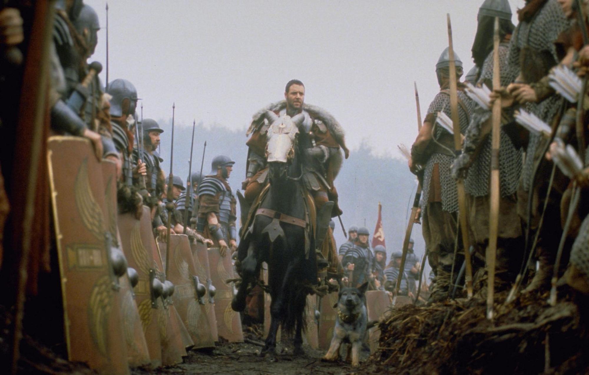 Feldherr Maximus (Russell Crowe) führt sein Heer gegen die Germanen in die Schlacht und ist siegreich. (Bild: Universal Pictures)