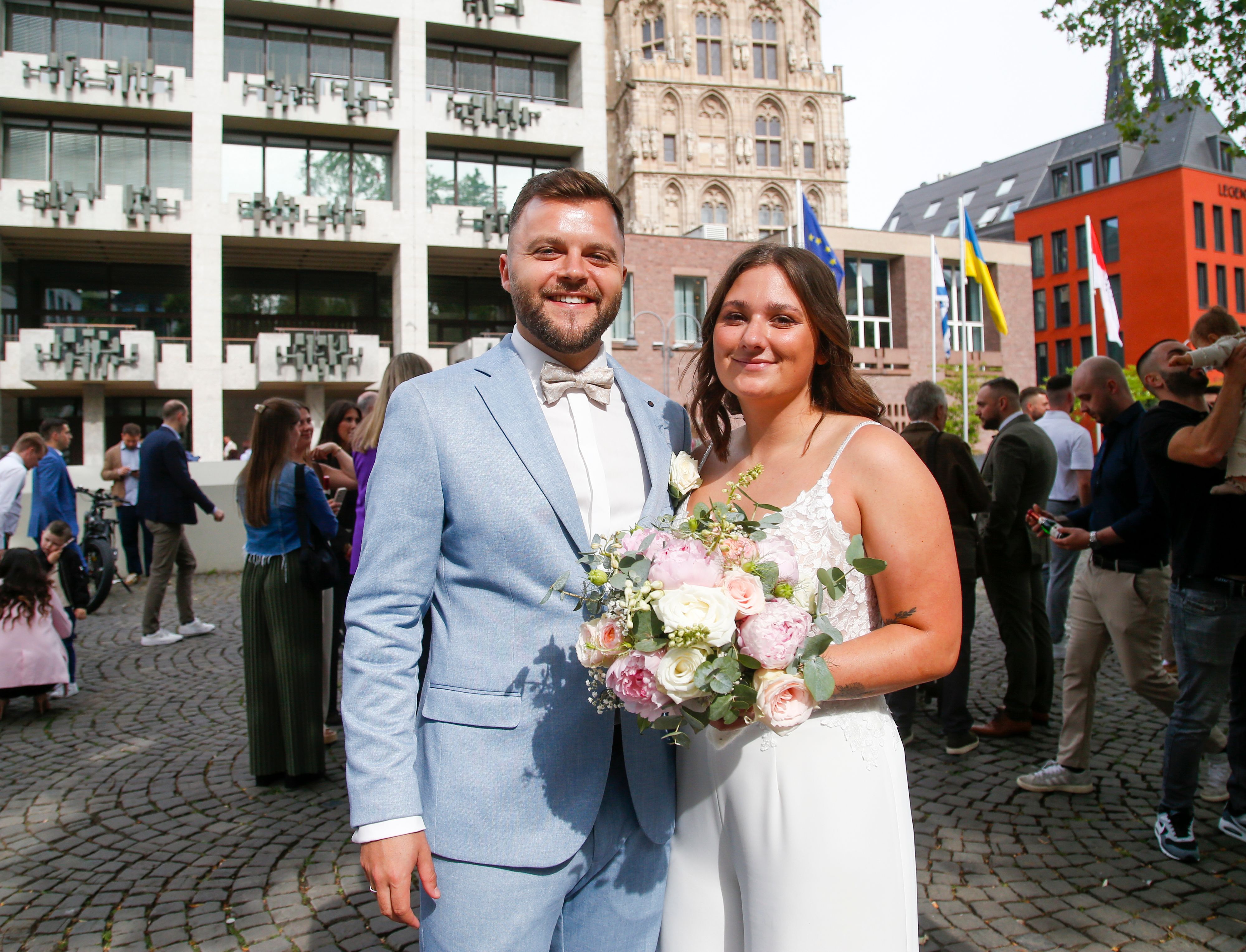 06.06.2026
Köln, NRW
Zahlreiche Brautpaare heiraten heute im Kölner Rathaus. 
Paul (29 J. Köln) und seine Braut Sandra (29 J. Köln) heiraten wegen dem Datum 06.06.2026.