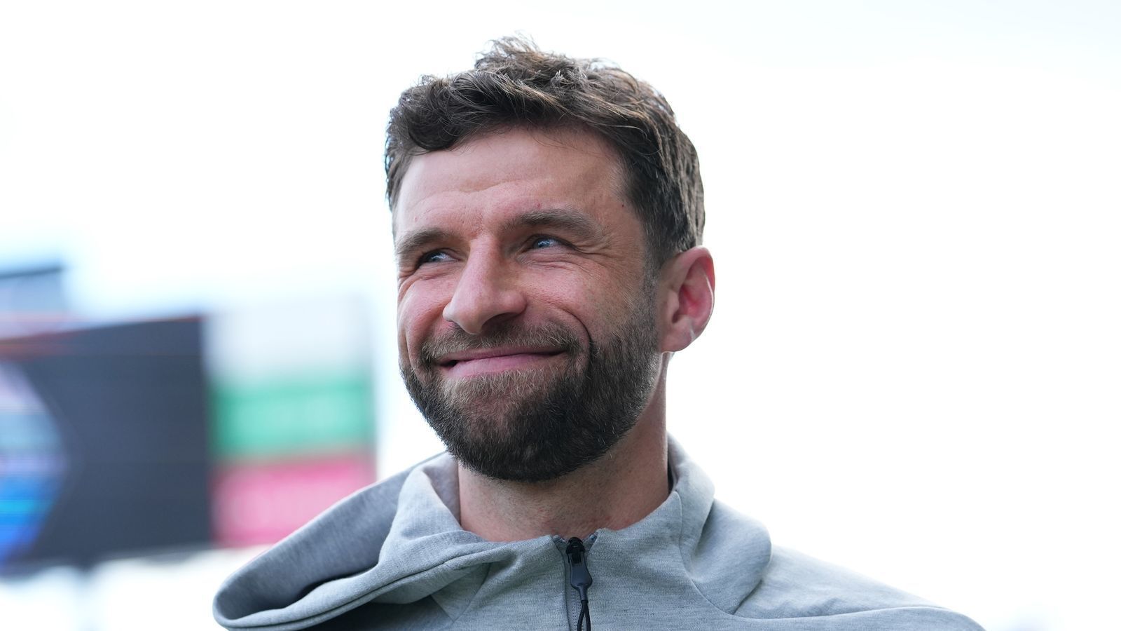 Viel Prominenz auf Experten-Seite bei MagentaTV: Thomas Müller vom Vancouver Whitecaps FC kennt sich mittlerweile gut in amerikanischen Stadien aus. Und ein Unterhaltungstalent war die FC Bayern-Legende schon immer. (Bild: 2025 Getty Images/Rich Storry)