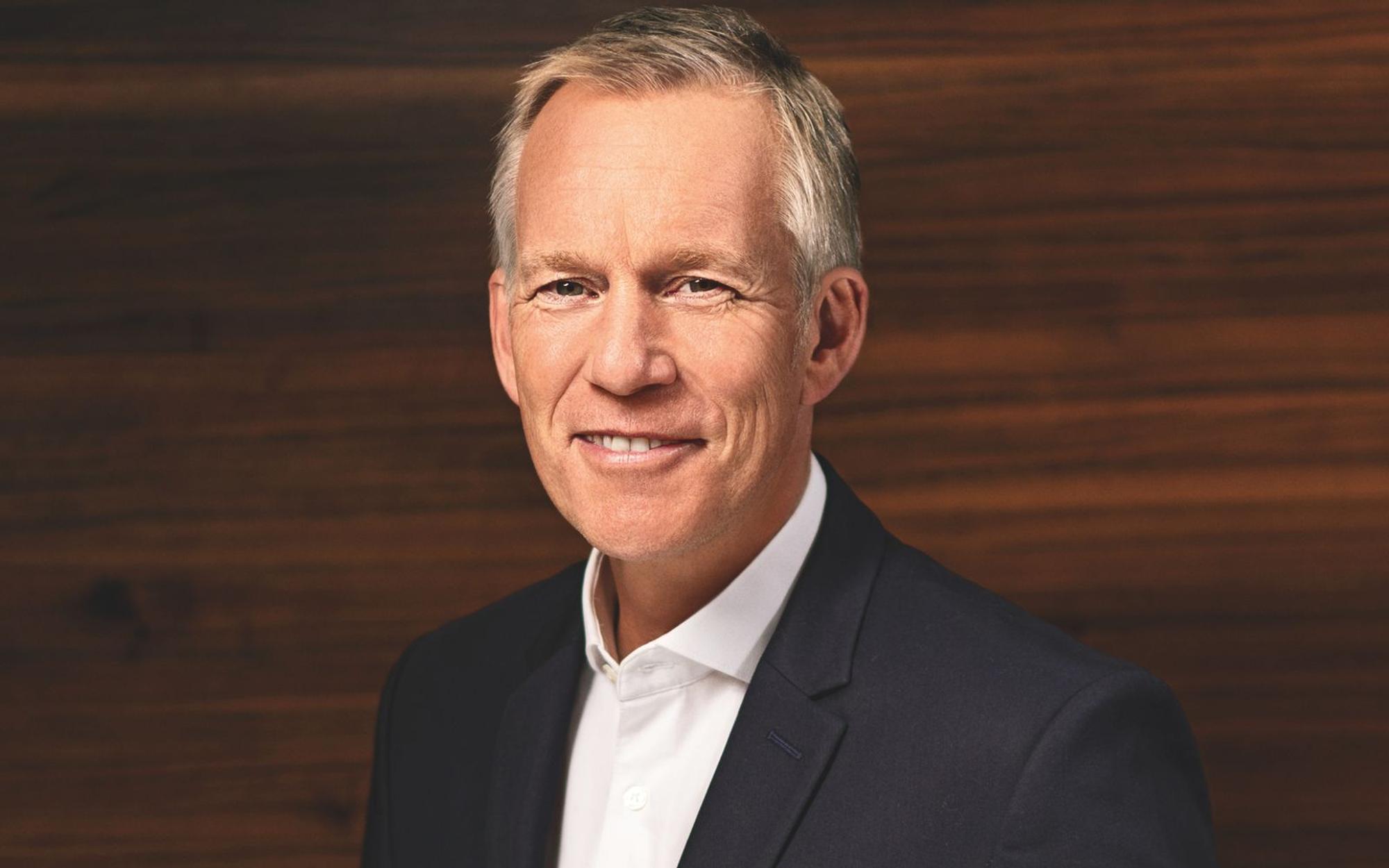 Johannes B. Kerner moderiert die Fußball-WM 2026 bei Magenta. Wer alle 104 Spiele sehen will, braucht einen MagentaTV-Zugang. Alle deutschen Partien des Turniers und insgesamt 60 Spiele werden aber auch bei ARD oder ZDF zu sehen sein. (Bild: ZDF / Tobias Schult)
