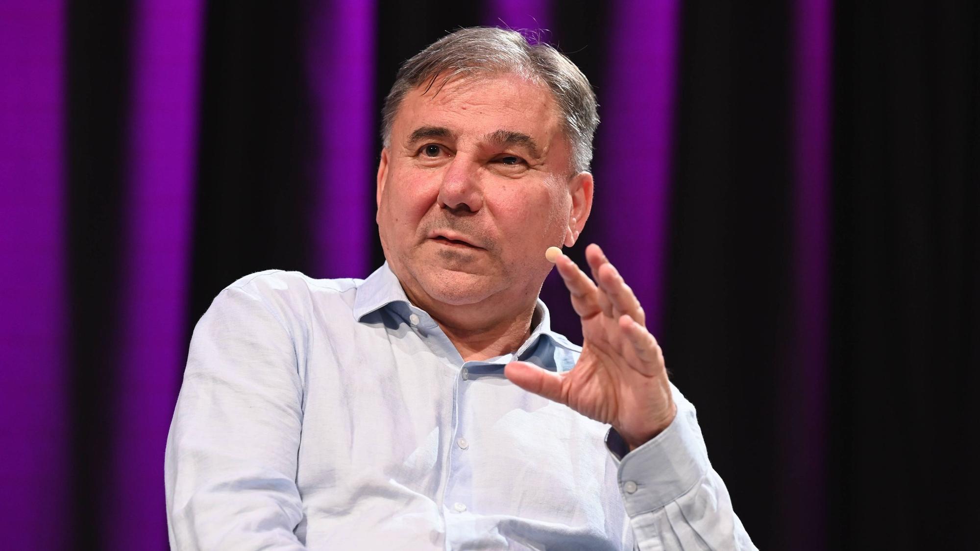 der bulgarische Politologe und Politikberater Ivan Krastev, ist Permanent Fellow am Institut für die Wissenschaften vom Menschen IWM in Wien, spricht auf der Bühne der Phil.Cologne, ein internationales Fest für Philosophie *** Bulgarian political scientist and political consultant Ivan Krastev, Permanent Fellow at the Institute for Human Sciences IWM in Vienna, will speak on stage at Phil Cologne, an international festival of philosophy