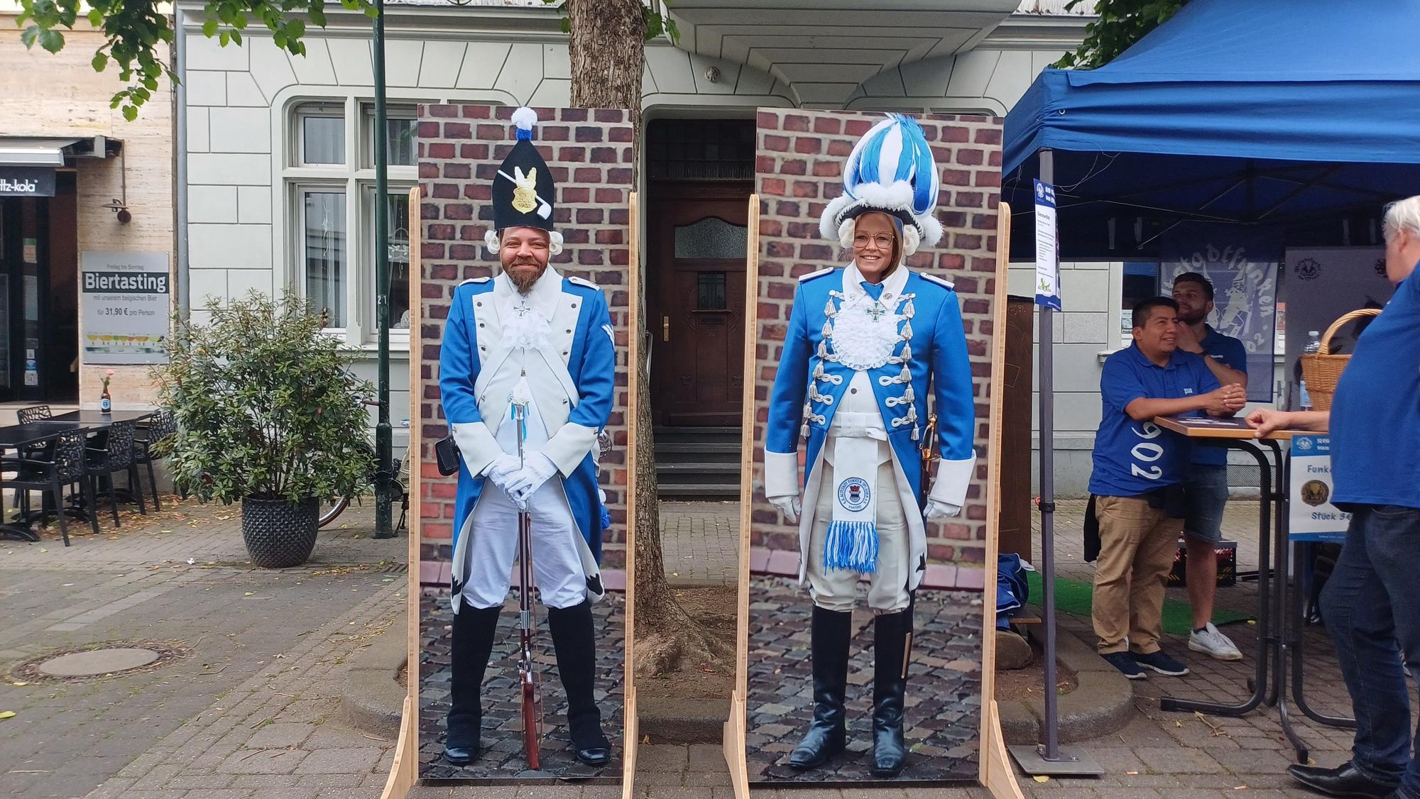Die Altstadt-Funken präsentierten sich mit Mitmachaktionen in der Jecken Meile.