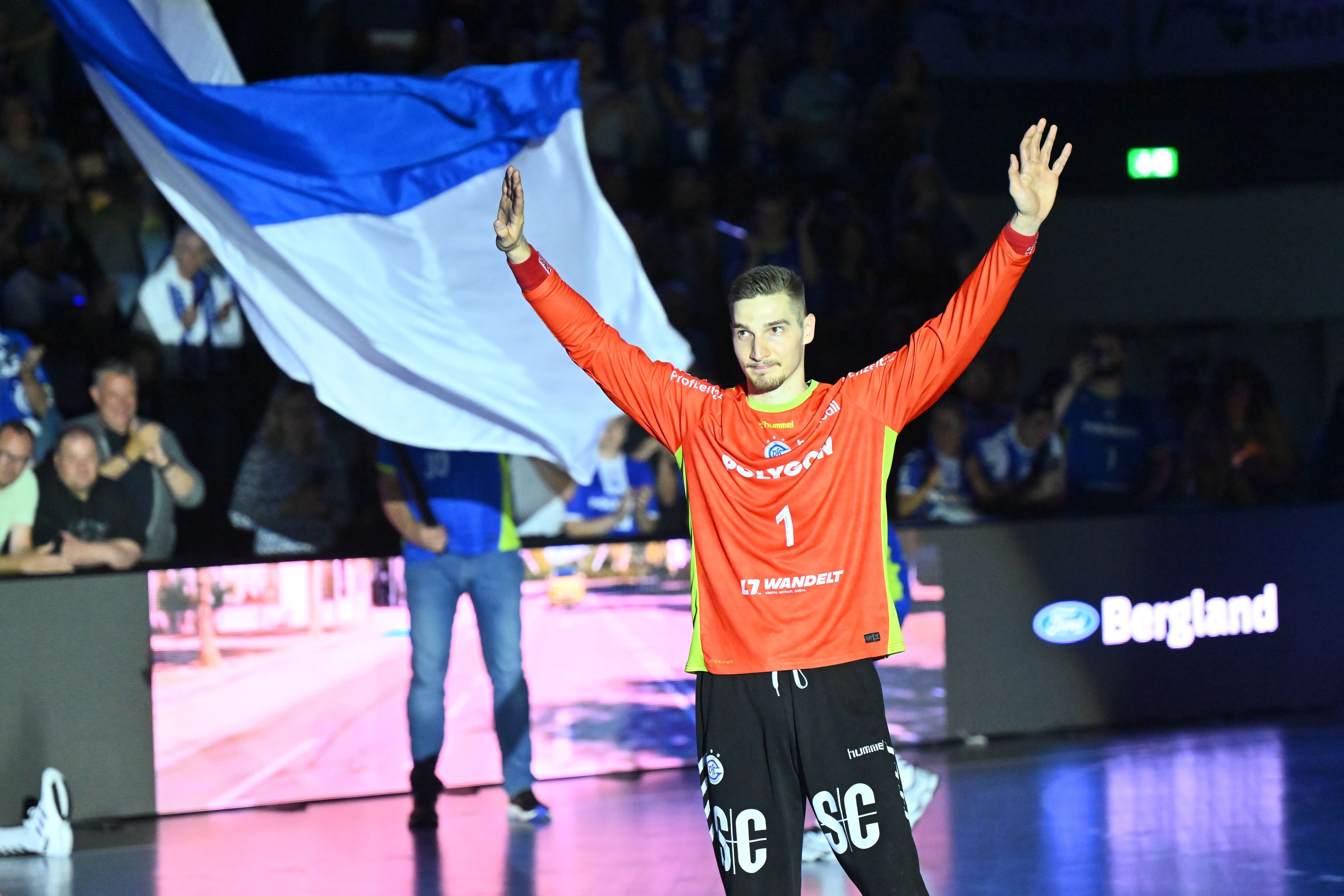 Kuzmanovic verabschiedet sich von den Fans in der Schwalbe Arena