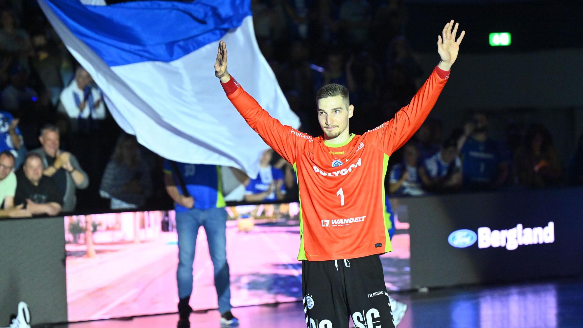 Kuzmanovic verabschiedet sich von den Fans in der Schwalbe Arena