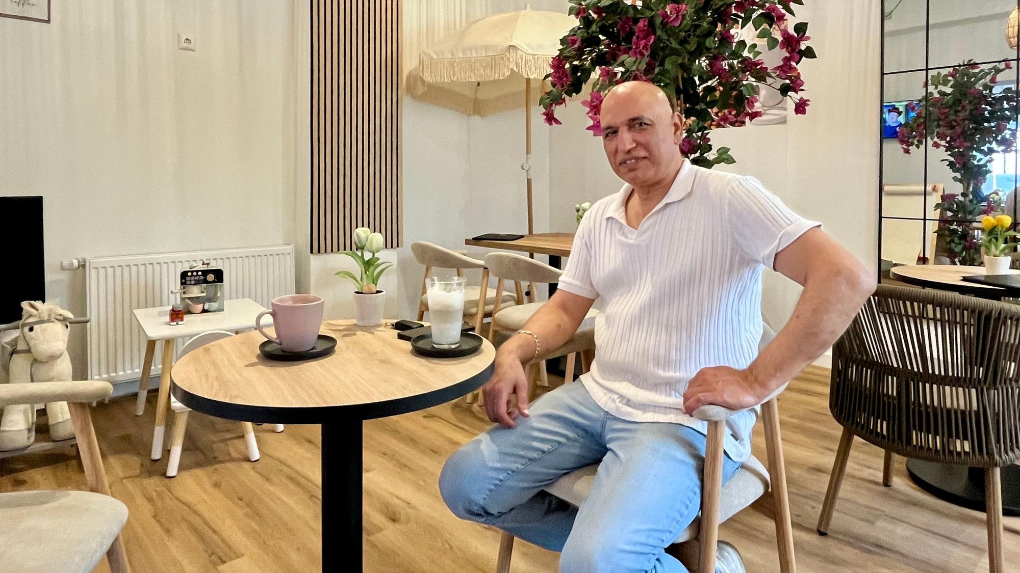 Nadeem Abbas freut sich darauf, Gäste in seinem neuen Bistro/Eiscafé Milano zu verwöhnen.