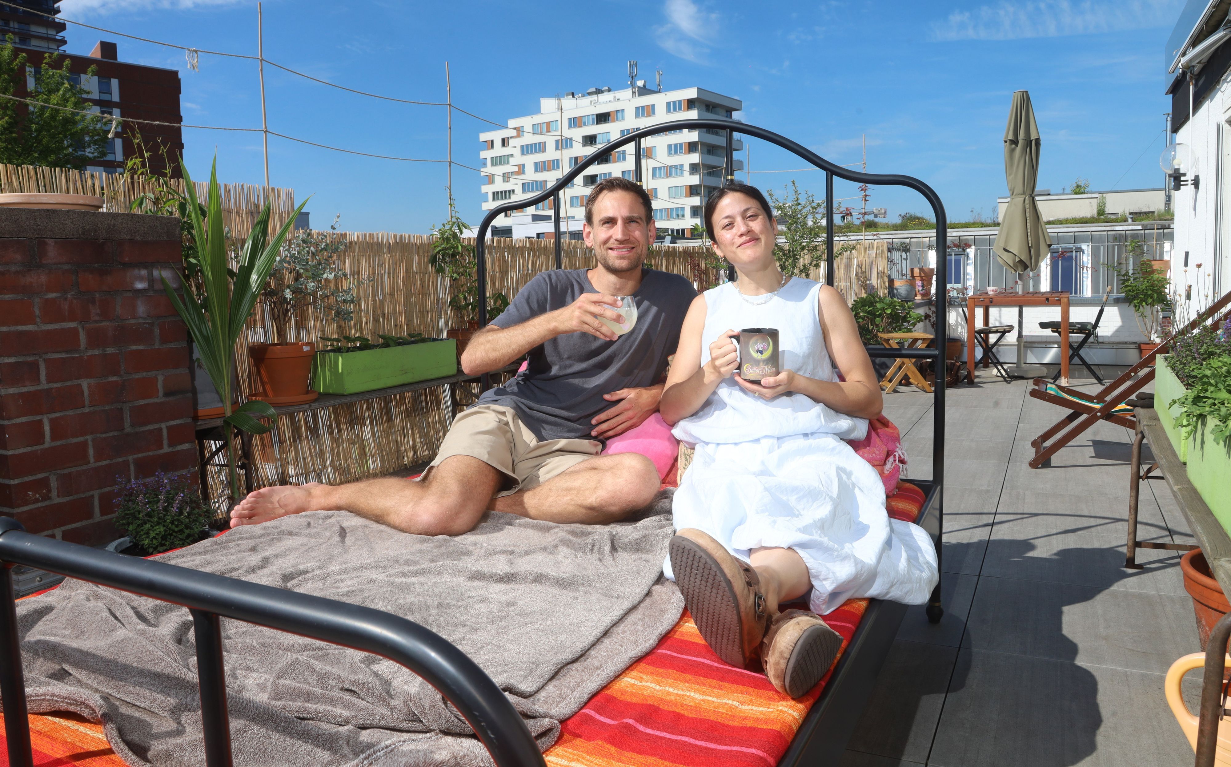 Wenn die Temperaturen stimmen, dann lädt das Bett im Sommer auch zum Draußenschlafen ein.