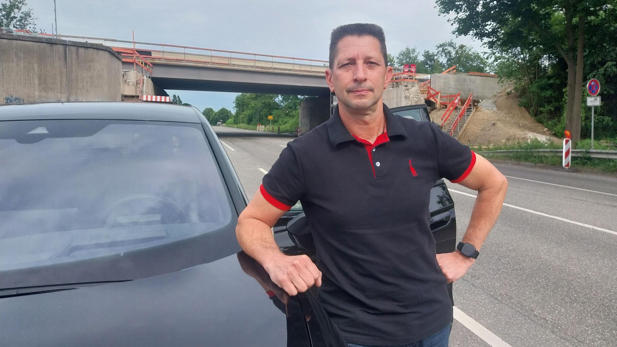 Stefan Ott (53) aus Buisdorf fährt täglich mit dem Auto nach Hürth – und kommt nur erschwert nach Hause.