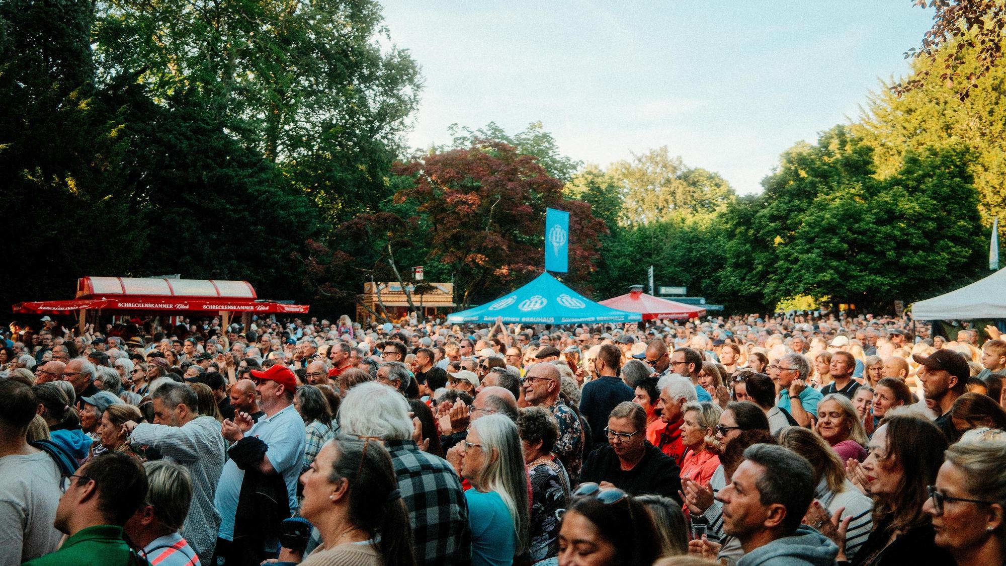 Am Sonntagabend strömten Tausende in den Wuppermannpark