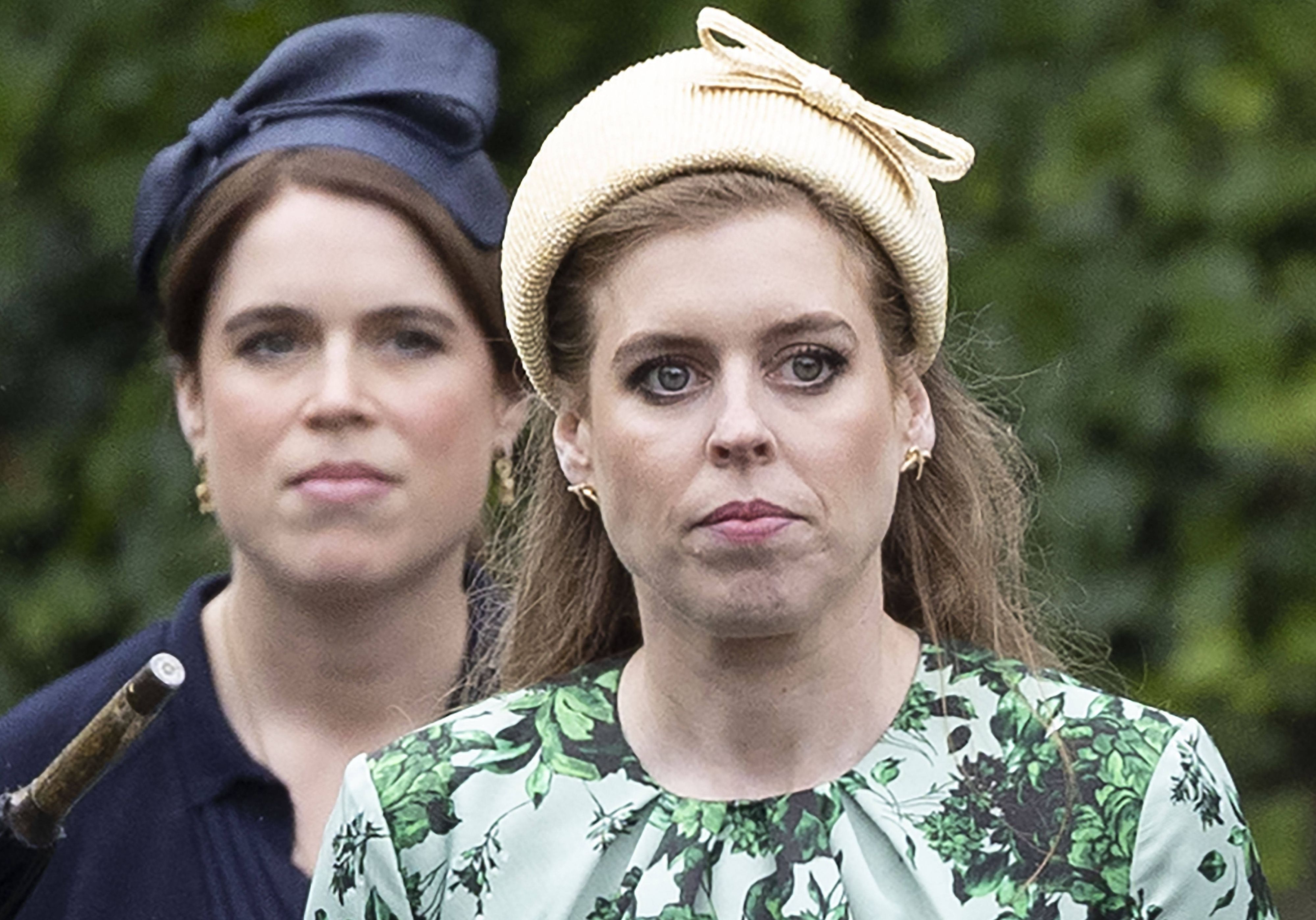 Prinzessin Beatrice (r) und Prinzessin Eugenie kamen zur Hochzeit ihres Cousins Peter Phillips, der Harriet Sperling das Ja-Wort gab.