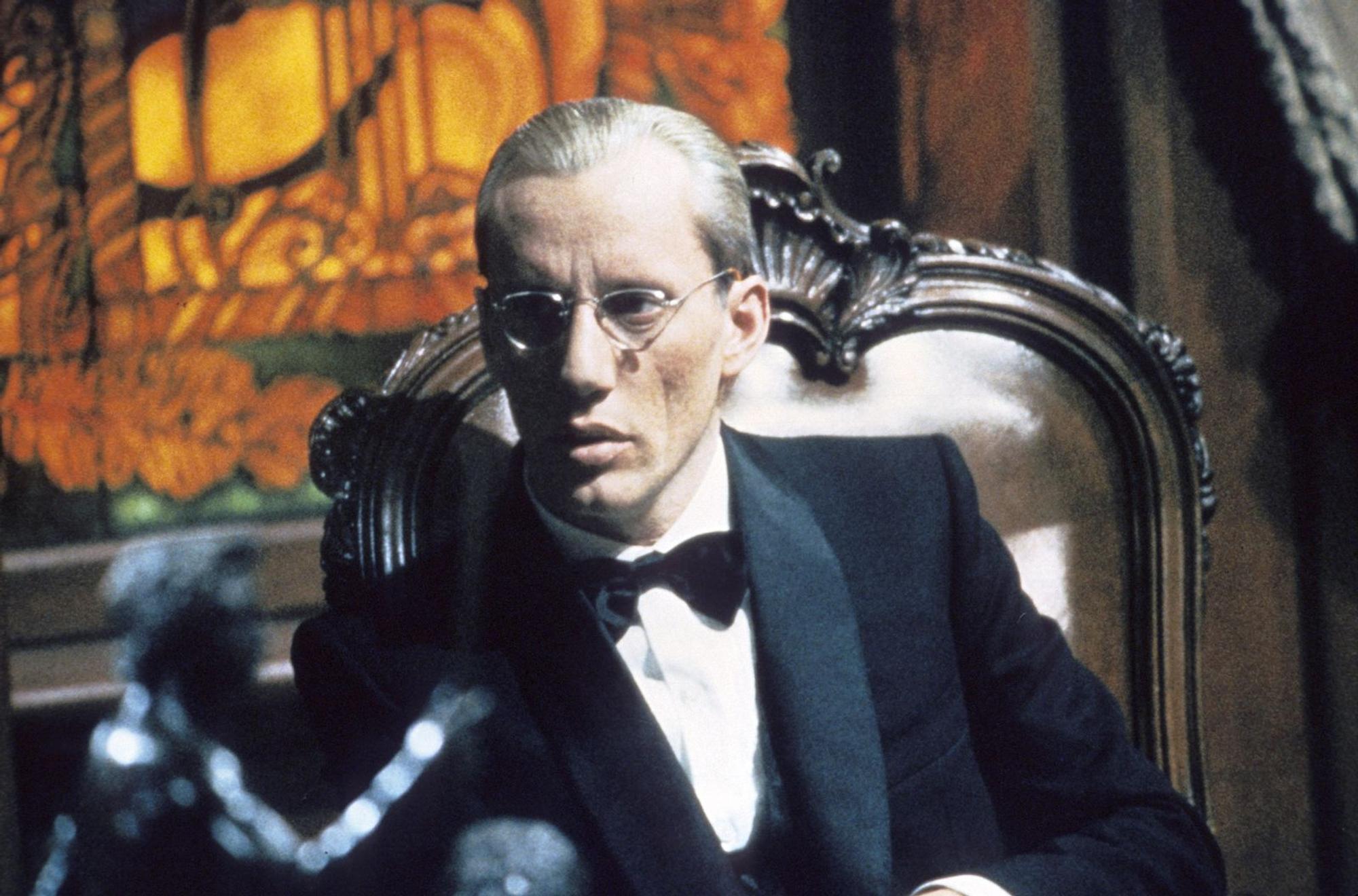 Im Amerika zur Zeit der Prohibition kämpft sich Max (James Woods), ein junger Einwanderer, verbissen im Geschäft mit Alkohol, Bordellen und organisiertem Raub nach oben. (Bild: 1984 Warner Bros. Entertainment/Alle Rechte vorbehalten.)