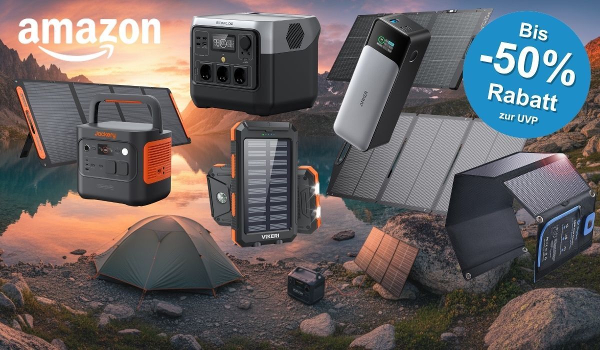 Produktcollage vor dramatischer Bergkulisse mit Bergsee und Sonnenuntergang: Powerstation von Jackery (orange-schwarz) mit aufgeklapptem Solarpanel, EcoFlow-Powerstation mit mehreren Steckdosen, Anker-Powerbank mit faltbarem Solarpanel, Solar-Powerbank von Vikeri sowie weitere faltbare Solarpanele und ein Zelt im Vordergrund.