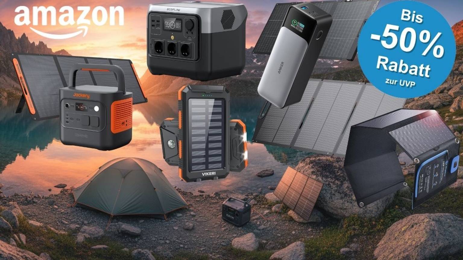 Produktcollage vor dramatischer Bergkulisse mit Bergsee und Sonnenuntergang: Powerstation von Jackery (orange-schwarz) mit aufgeklapptem Solarpanel, EcoFlow-Powerstation mit mehreren Steckdosen, Anker-Powerbank mit faltbarem Solarpanel, Solar-Powerbank von Vikeri sowie weitere faltbare Solarpanele und ein Zelt im Vordergrund.