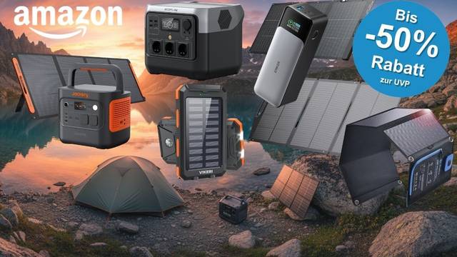 Produktcollage vor dramatischer Bergkulisse mit Bergsee und Sonnenuntergang: Powerstation von Jackery (orange-schwarz) mit aufgeklapptem Solarpanel, EcoFlow-Powerstation mit mehreren Steckdosen, Anker-Powerbank mit faltbarem Solarpanel, Solar-Powerbank von Vikeri sowie weitere faltbare Solarpanele und ein Zelt im Vordergrund.