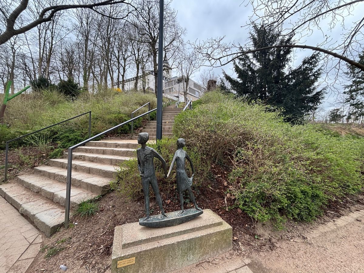 Die gestohlene Bronzefigur aus Siegburg.
