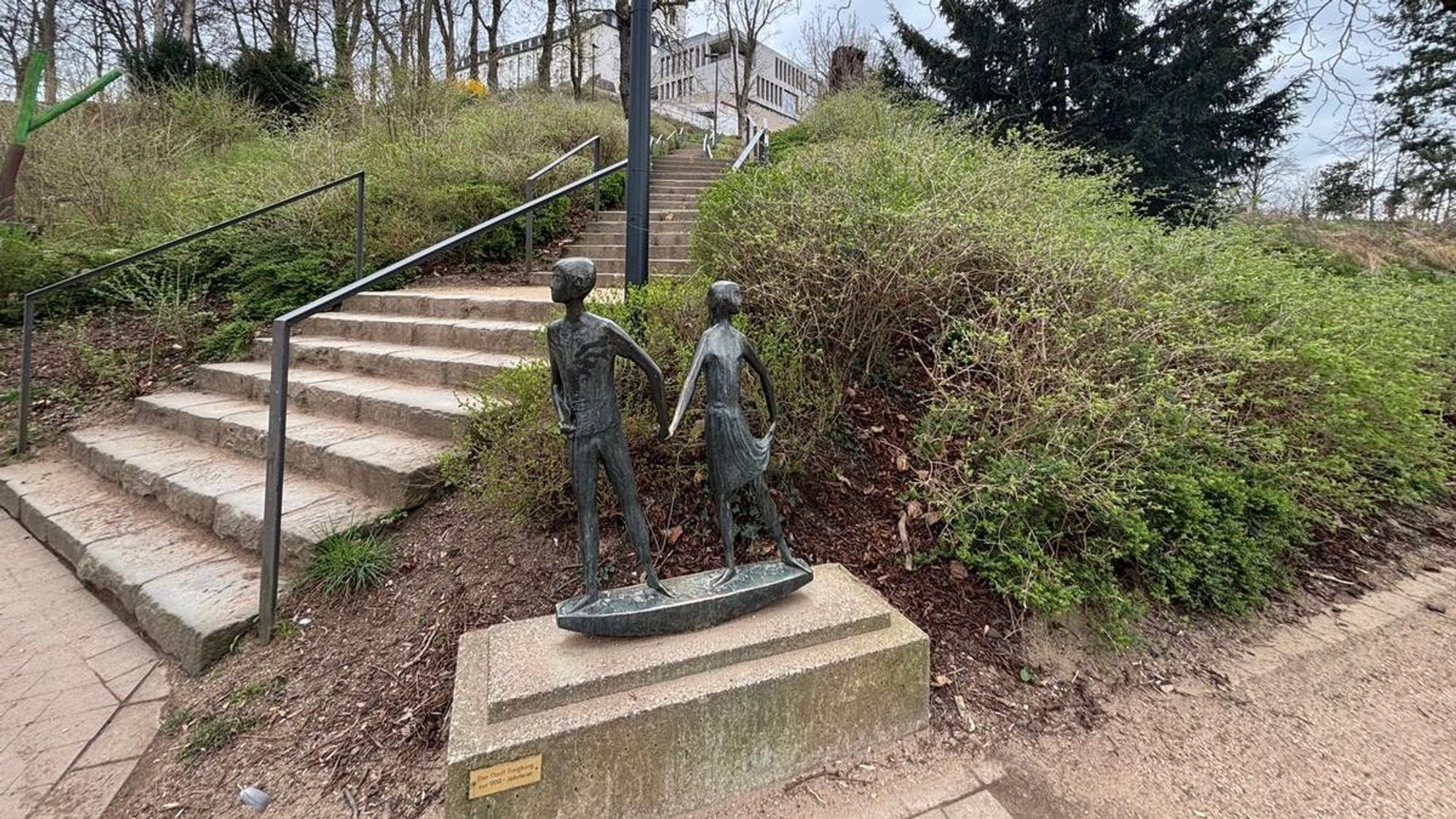 Die gestohlene Bronzefigur aus Siegburg.