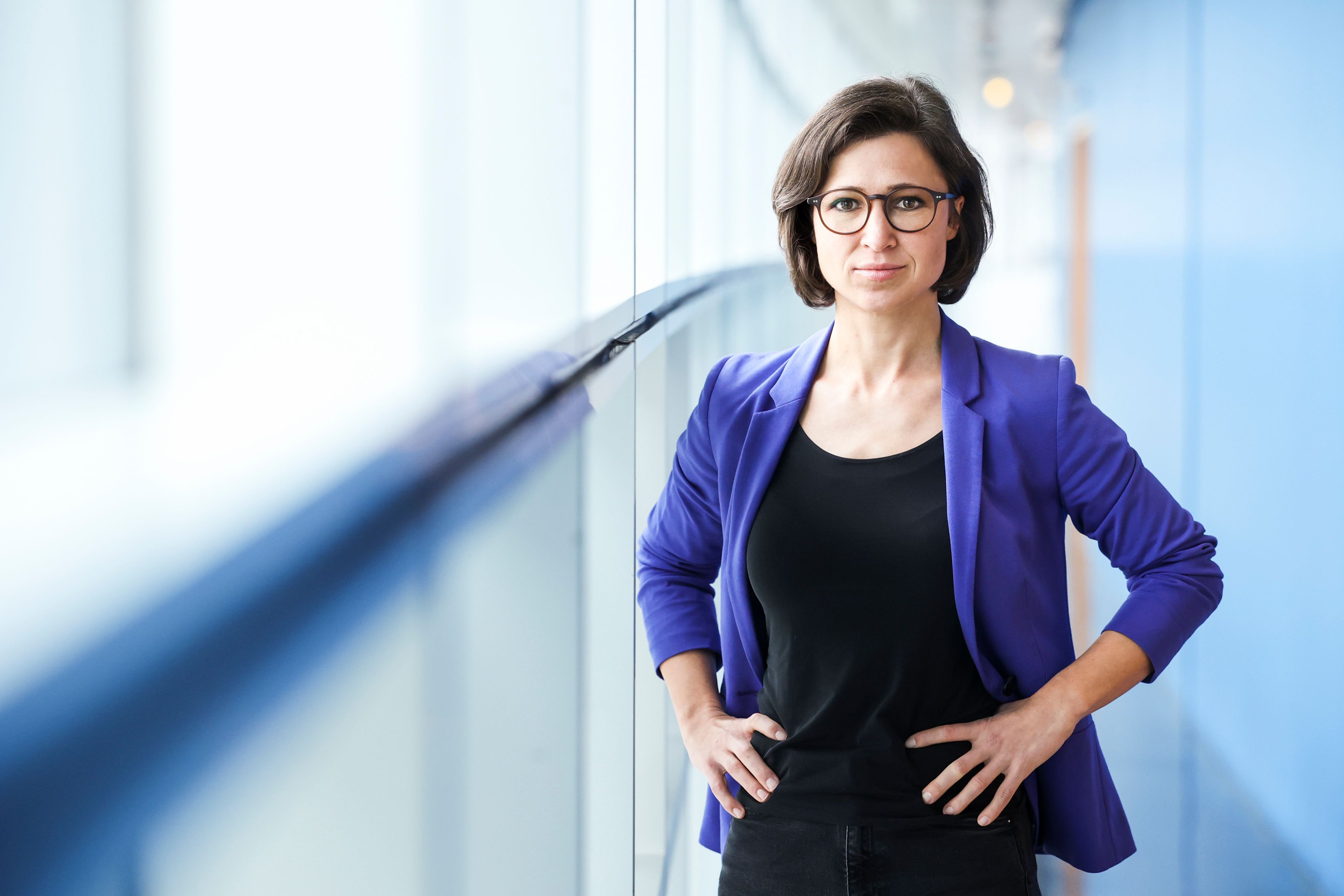 Strebt eine bessere Zusammenarbeit von EU-Institutionen, Sicherheitsbehörden und Mitgliedstaaten an: die EU-Abgeordnete Hannah Neumann (Grüne) im Europäischen Parlament.
