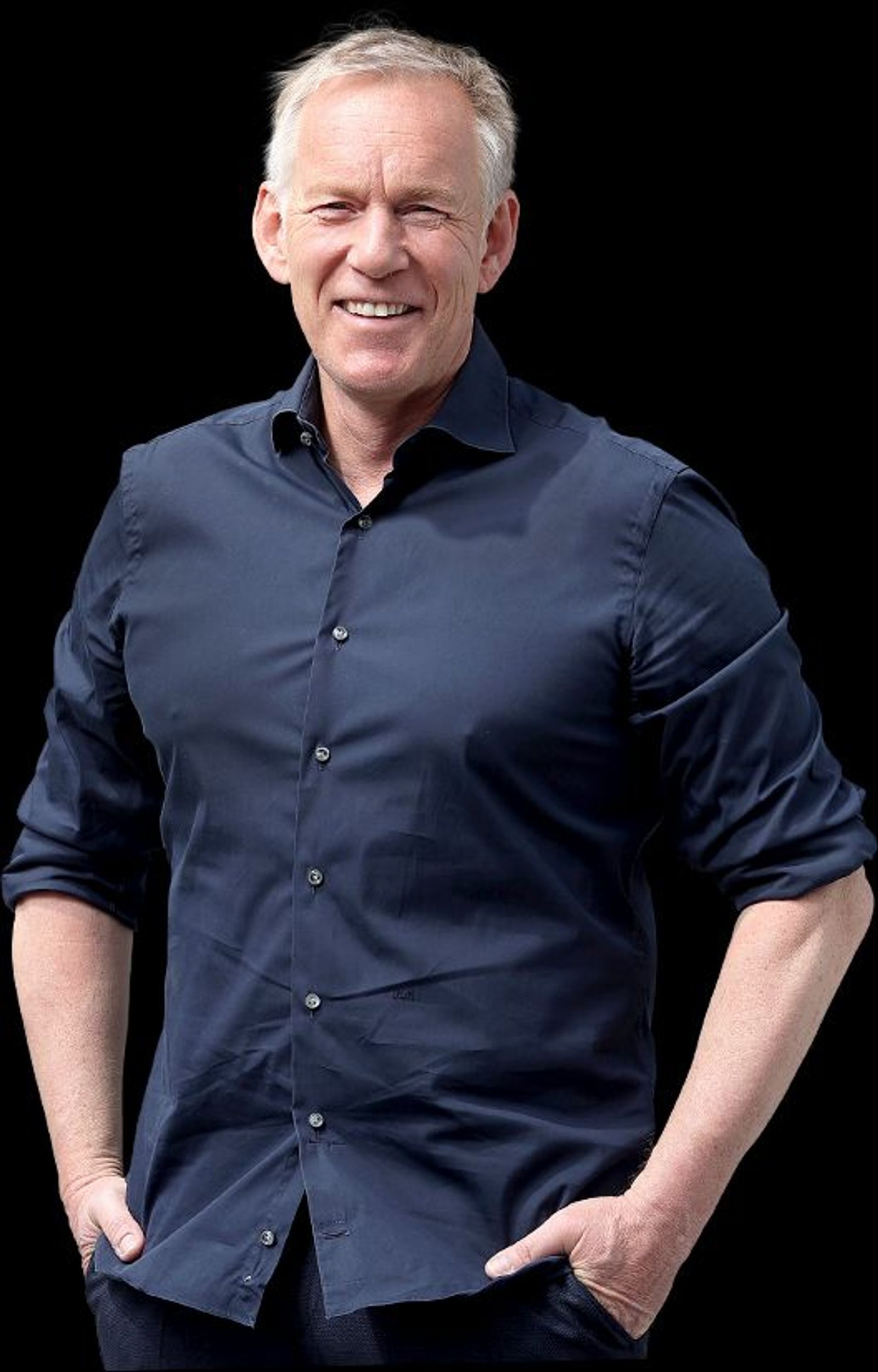 Moderations-Urgestein Johannes B. Kerner hat seine sportliche Heimat mittlerweile bei MangentaTV gefunden. Der 61-Jährige führt als Anchorman des Senders durchs Programm der WM. (Bild: Deutsche Telekom)