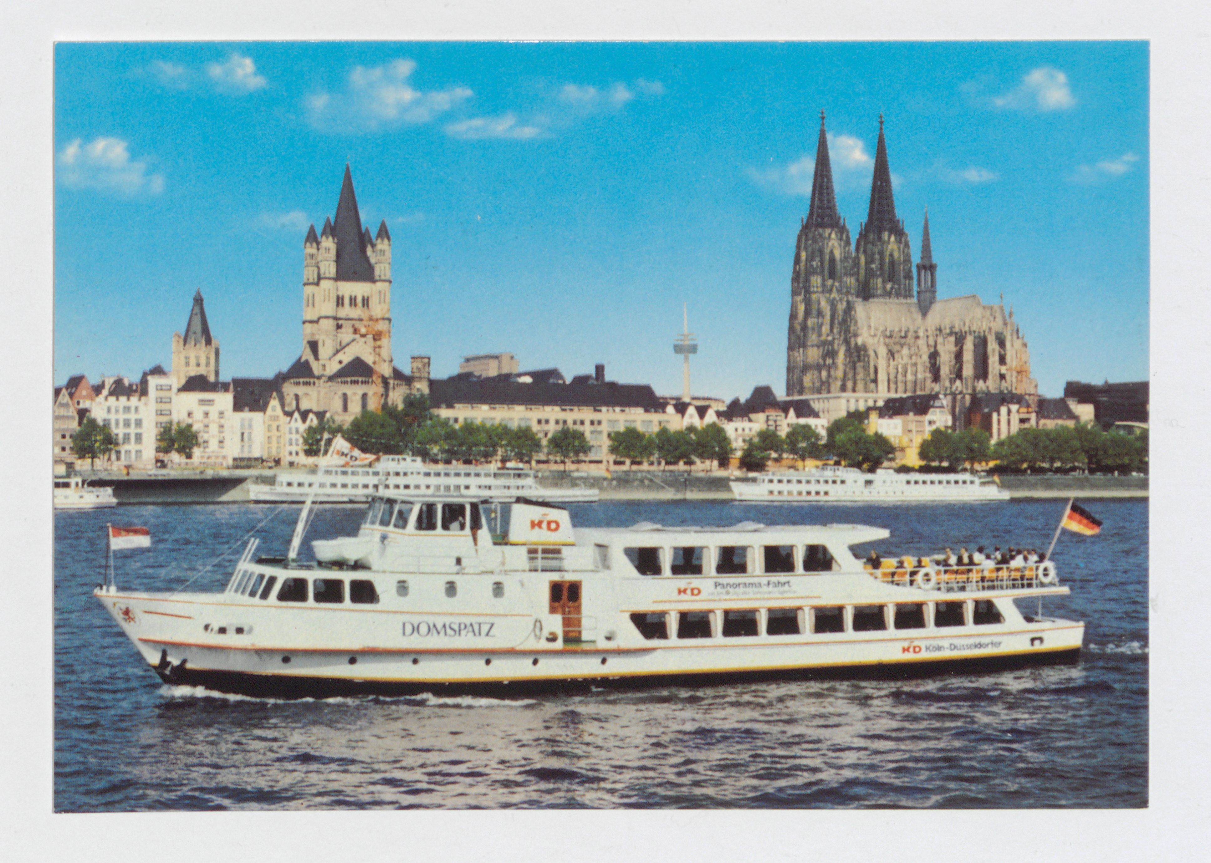Nicht nur große Schiffe erfreuen sich der Beliebtheit: Der „Domspatz“ vor dem Kölner Dom, 2001