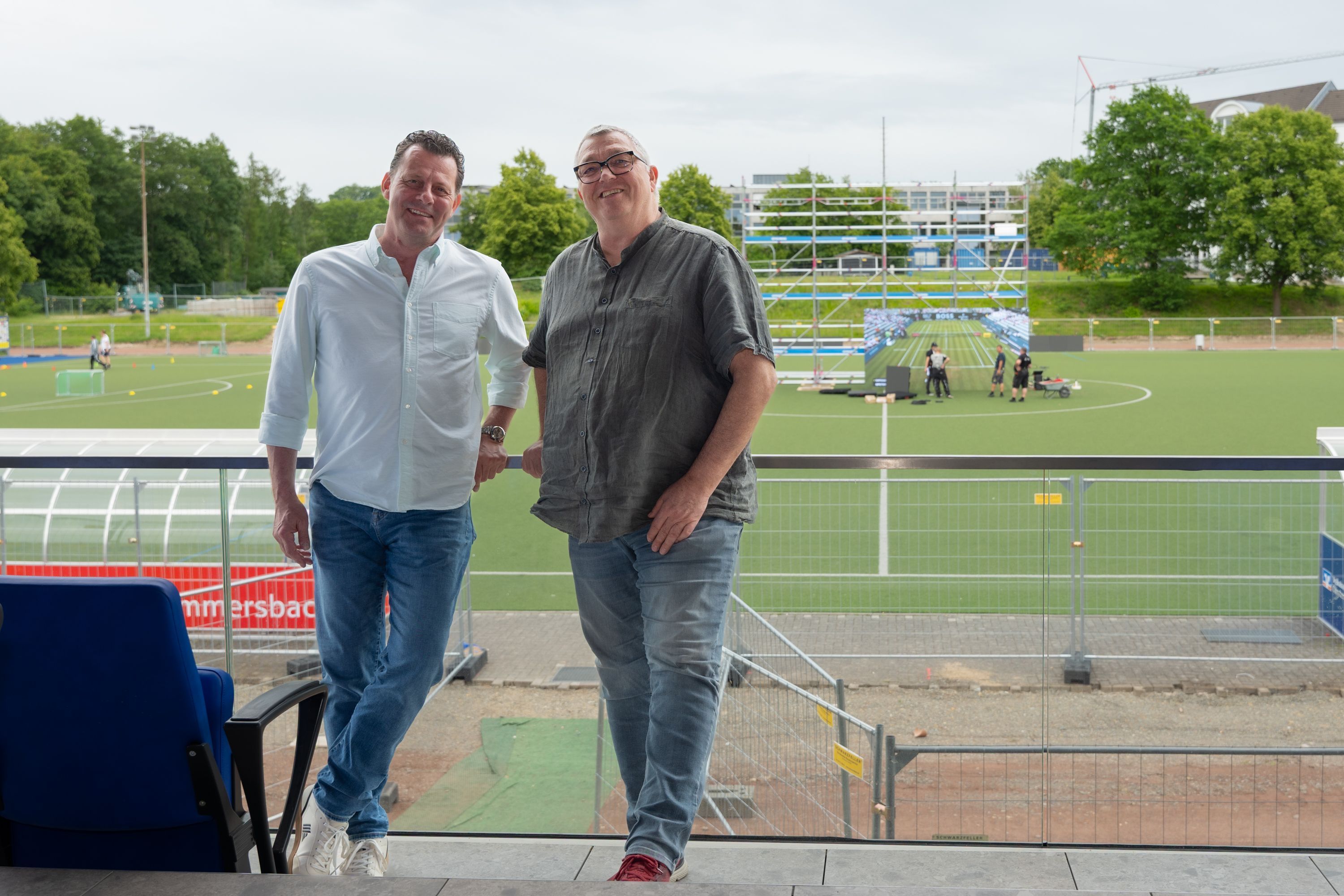 Das Foto zeigt den zweiten Vorsitzenden des SSV Nümbrecht, Oliver Steidel (links) und den ersten Vorsitzenden Roger Lang.