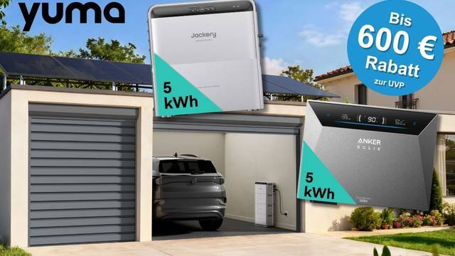 Produktvergleich-Grafik von Yuma: Jackery SolarVault 3 Pro Max (5 kWh, links) und Anker Solix Solarbank 4 Pro (5 kWh, rechts) vor einem modernen Einfamilienhaus mit Garage und Solaranlage auf dem Dach. Ein blauer Hinweisbutton zeigt: bis zu 600 Euro Rabatt zur UVP.