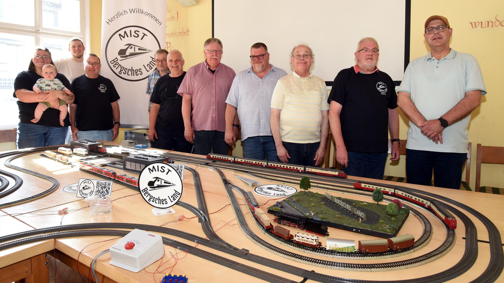 Die Märklin-Eisenbahnfreunde im Brauhaus.