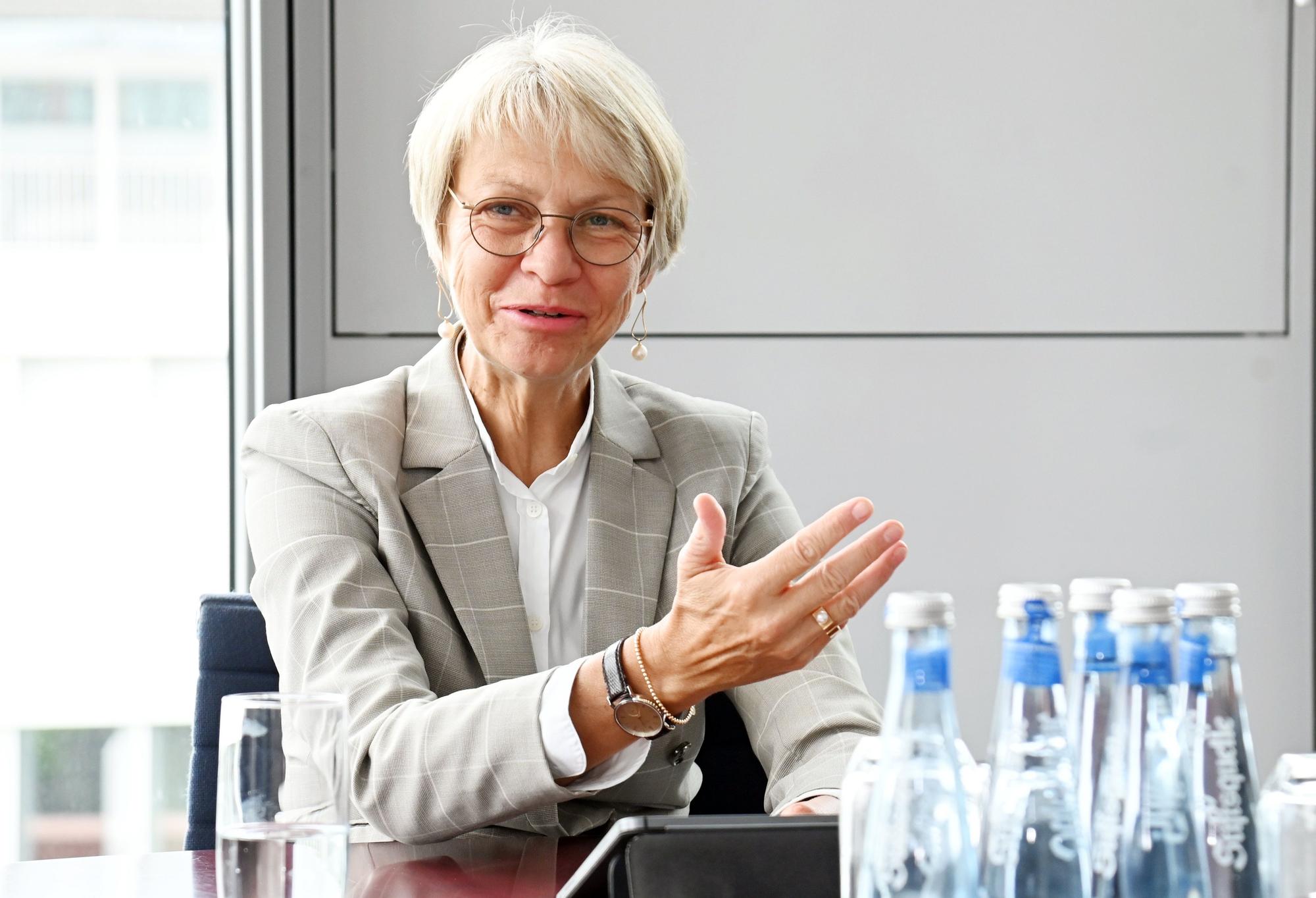 08.06.2026 Düsseldorf. Interview mit Ministerin Dorothee Feller im Schulministerium. Foto: Alexander Schwaiger
