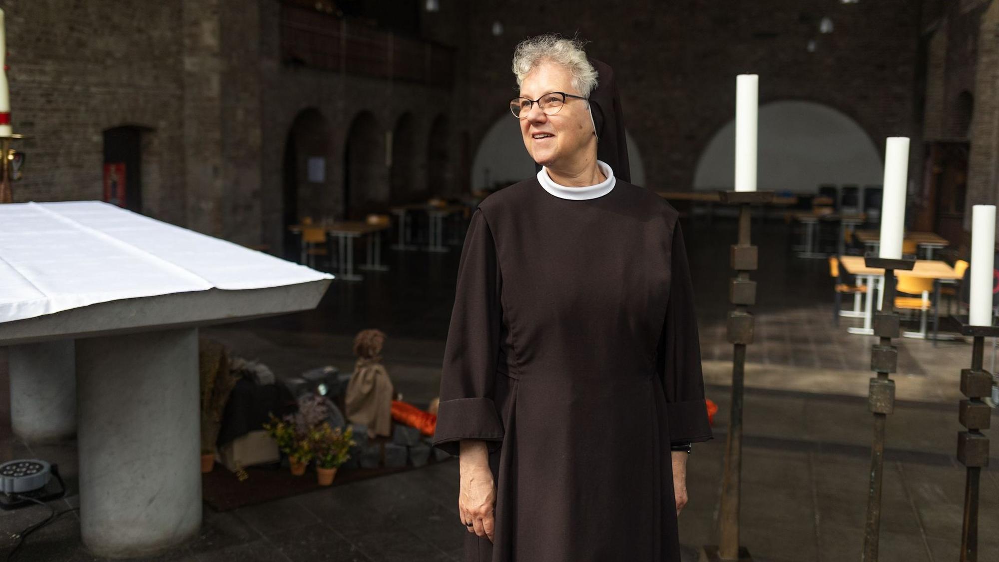 Schwester Christina Klein in der alten Franziskanerkirche, wo heute die kirchliche Obdachlosenseelsorge „Gubbio“ ist.