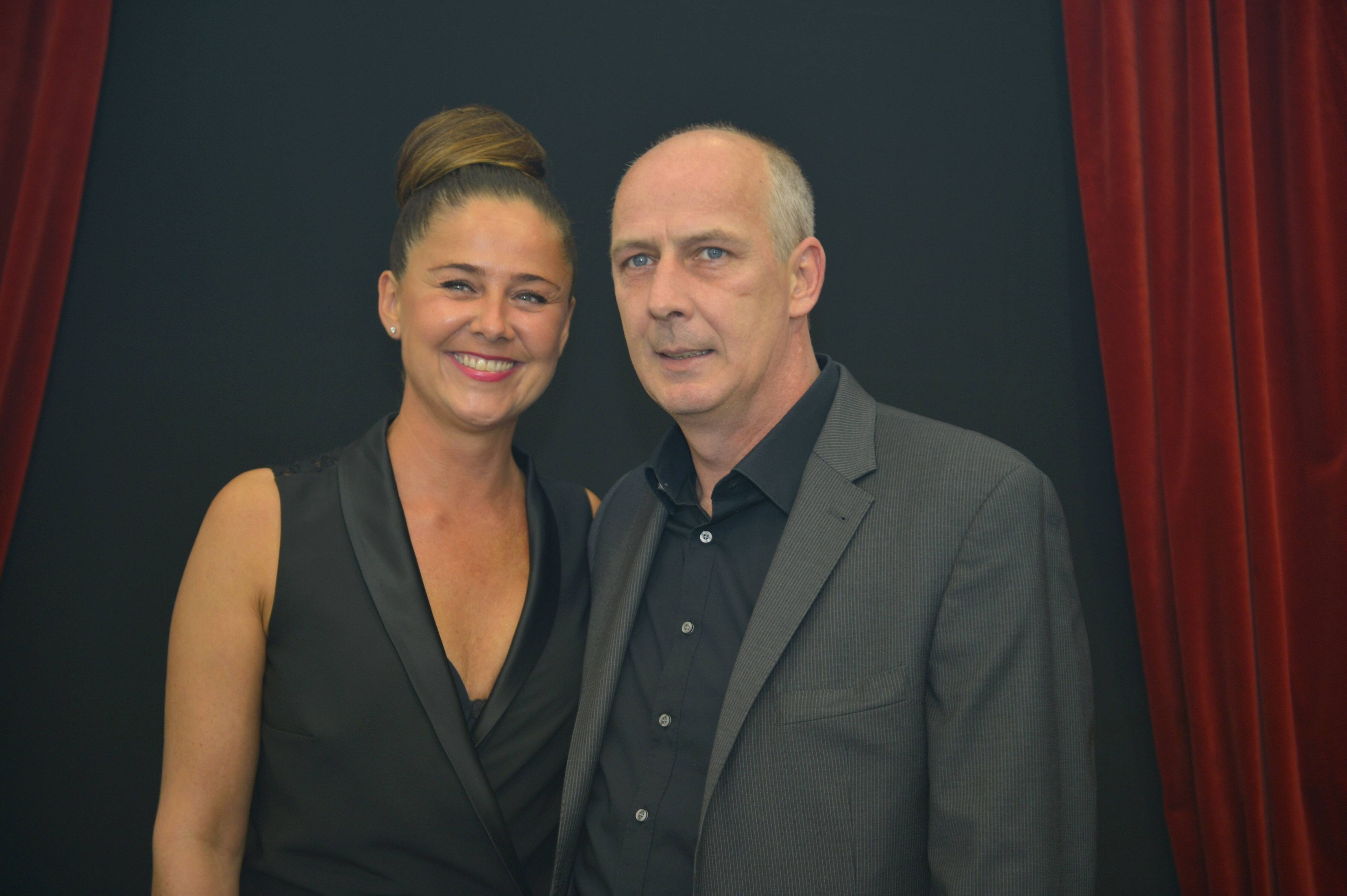 Mario Basler und seine Freundin Doris posieren.