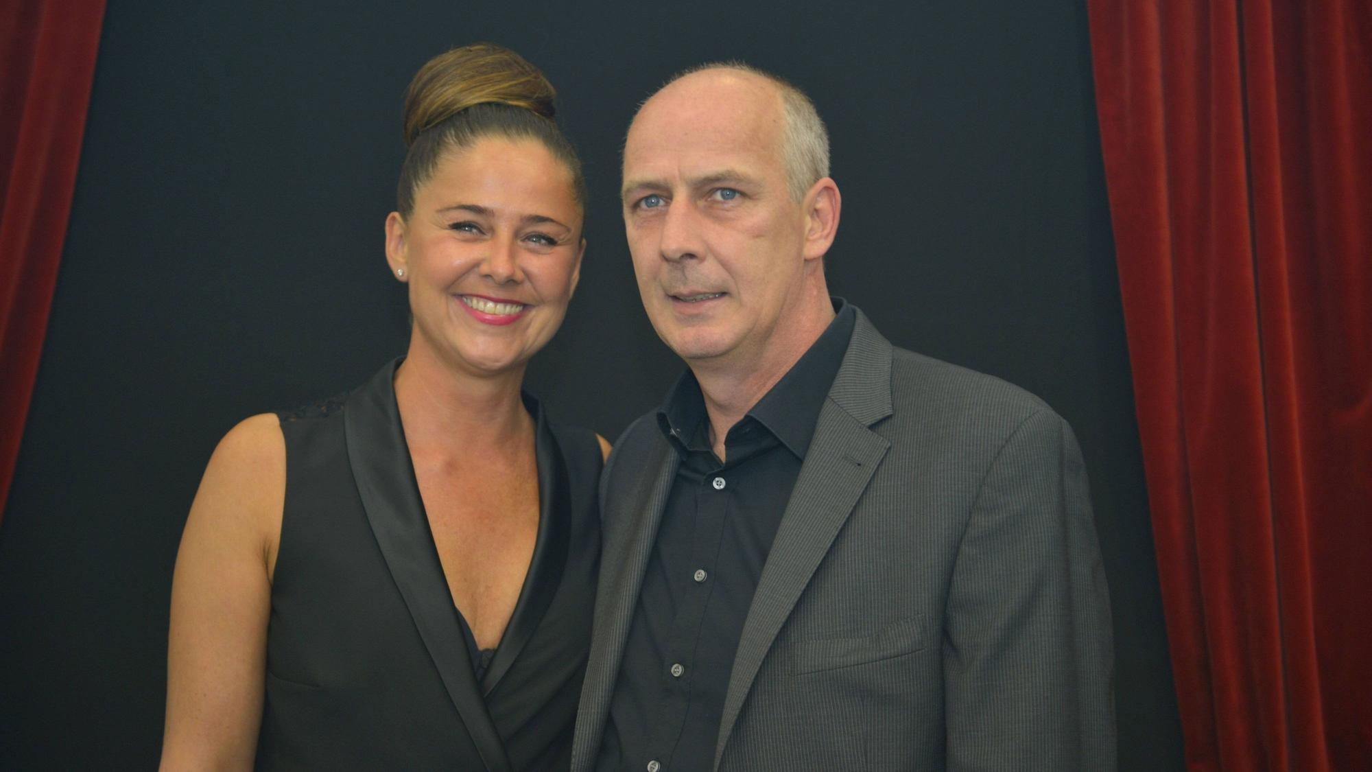 Mario Basler und seine Freundin Doris posieren.