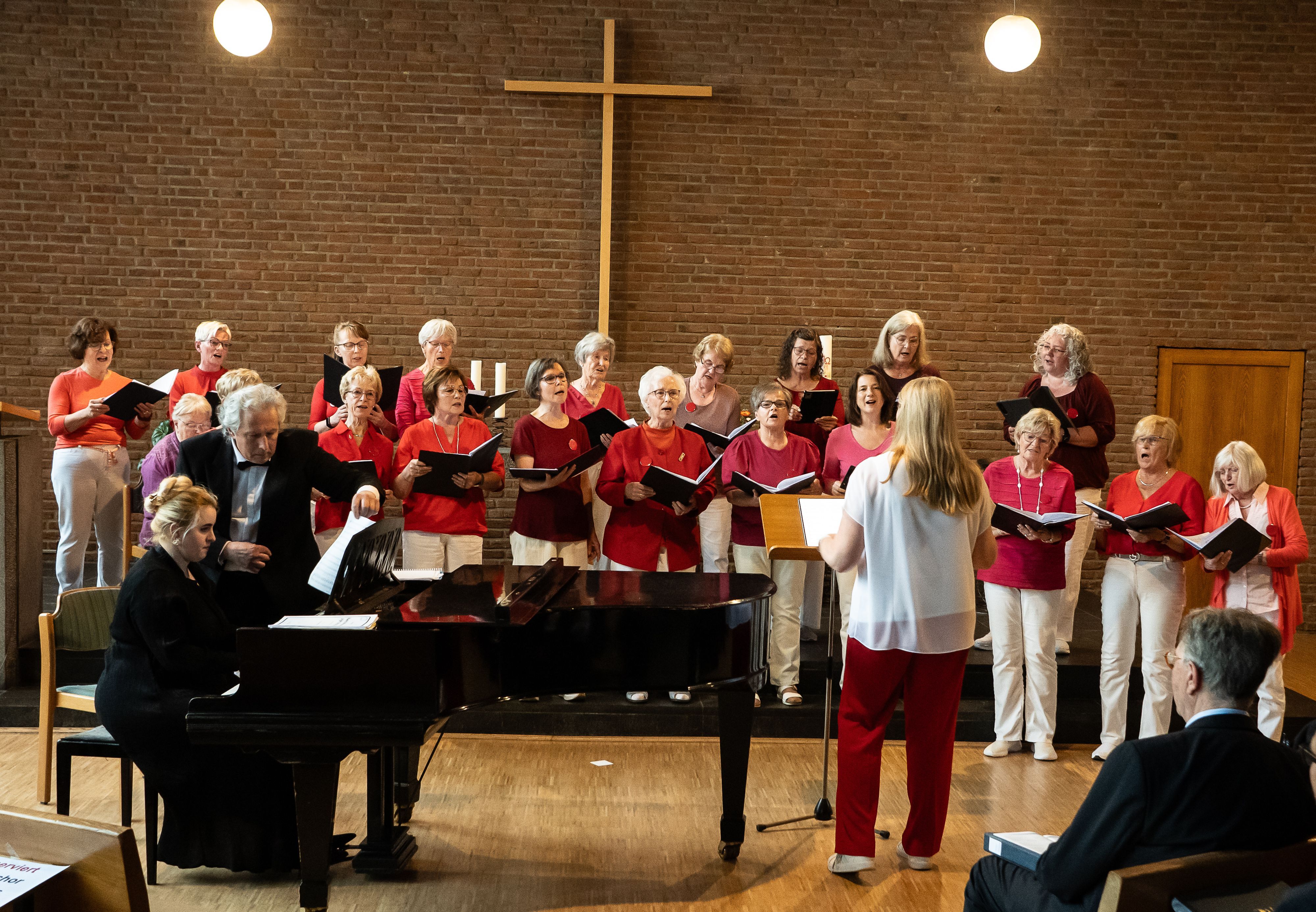 Der Damenchor Bergisches Echo war als Gastensemble dabei.