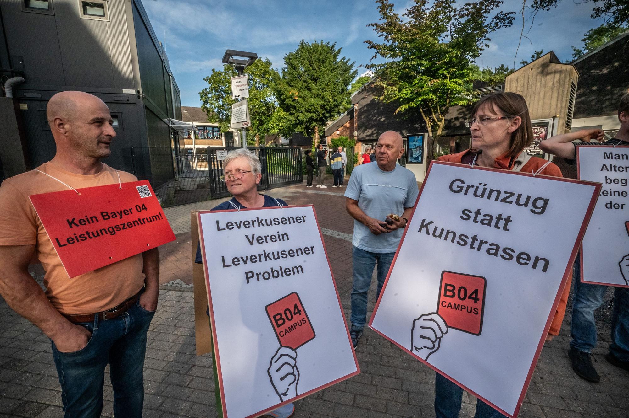 Bürgerinformation von Bayer 04 zum Campus im Bürgerhaus Monheim Baumberg. Bild: Ralf Krieger