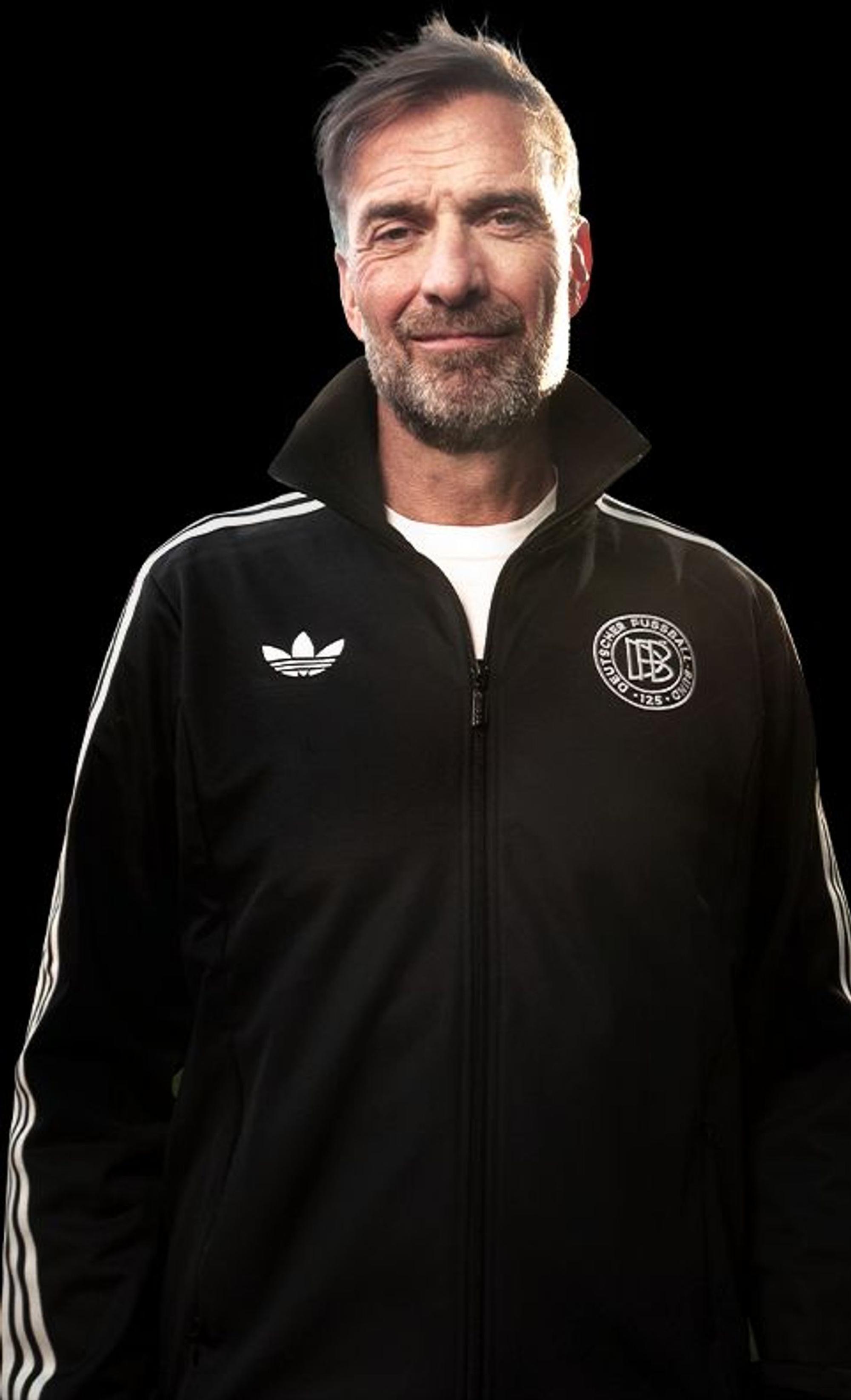 Jürgen Klopp, einer der besten und erfolgreichsten Fußballtrainer der Welt, arbeitet derzeit als Stratege für den Sportbereich des Red Bull-Konzerns. Während der WM ist er als Experte für MagentaTV im Einsatz. (Bild: Deutsche Telekom)