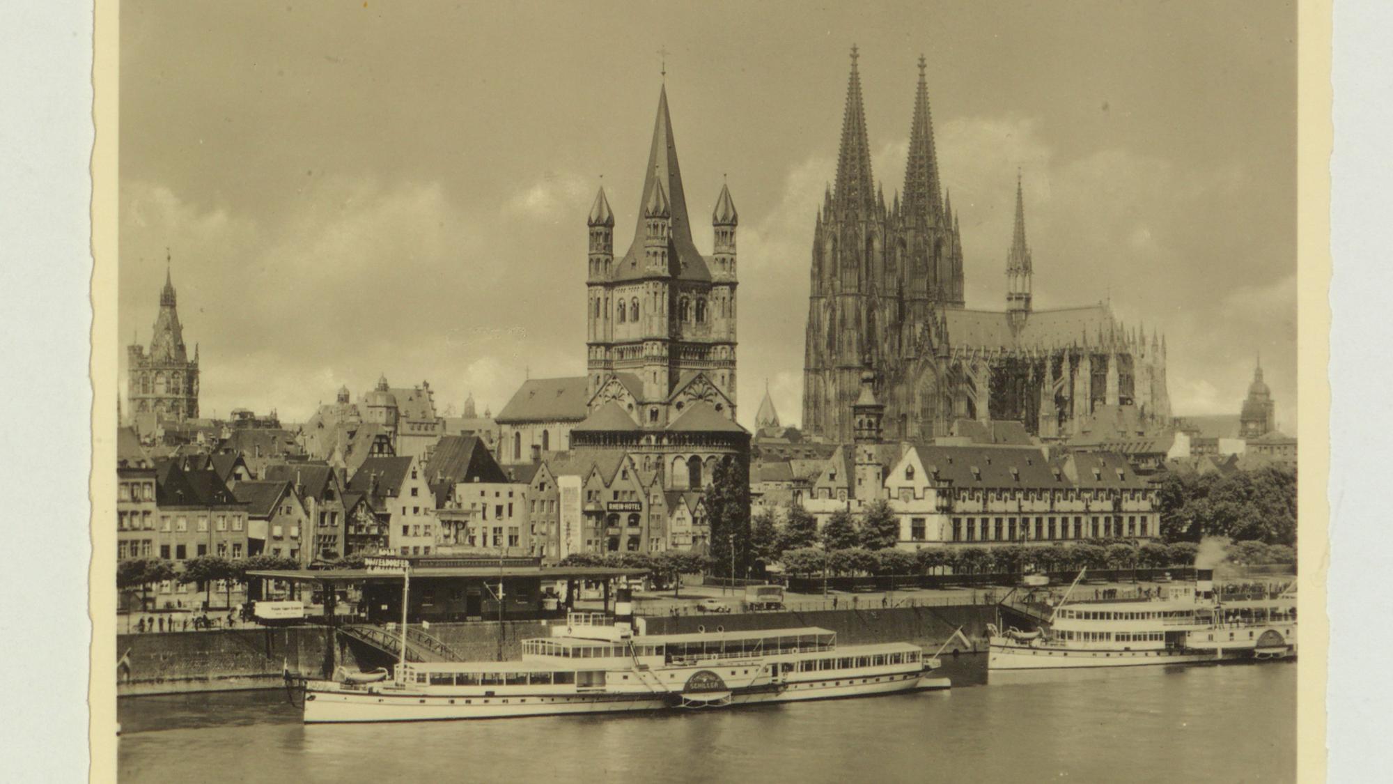 Die „Schiller“, erbaut 1905, vor dem Kölner Rheinufer