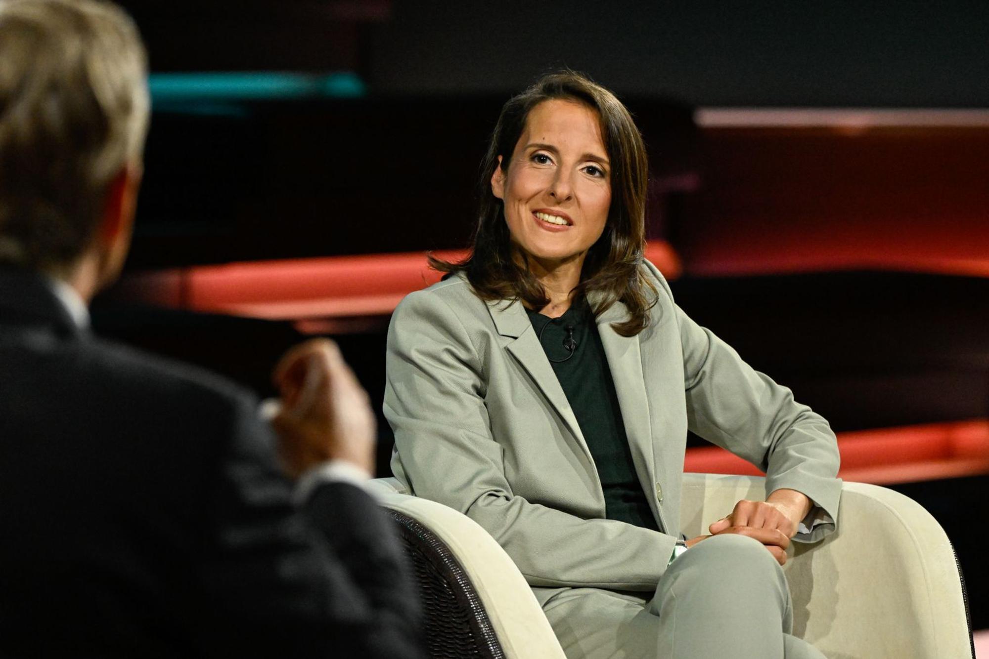 Seine schlechten Umfragewerte lassen Friedrich Merz nicht kalt, war sich Journalistin Marina Kormbaki sicher. (Bild: ZDF / Markus Hertrich)