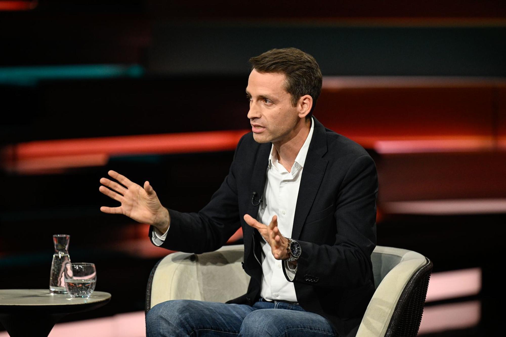 Grünen-Politiker Andreas Audretsch zeichnete ein düsteres Bild, als es um die Konkurrenz mit China ging. (Bild: ZDF / Markus Hertrich)