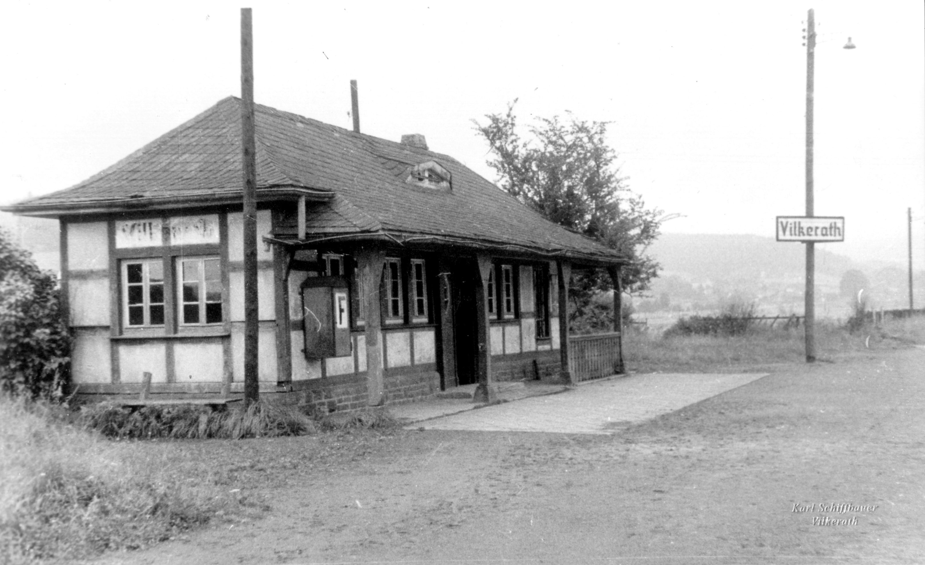 Schon ziemlich vergammelt wirkt der Haltepunkt Vilkerath (Sammlung Karl Schiffbauer)