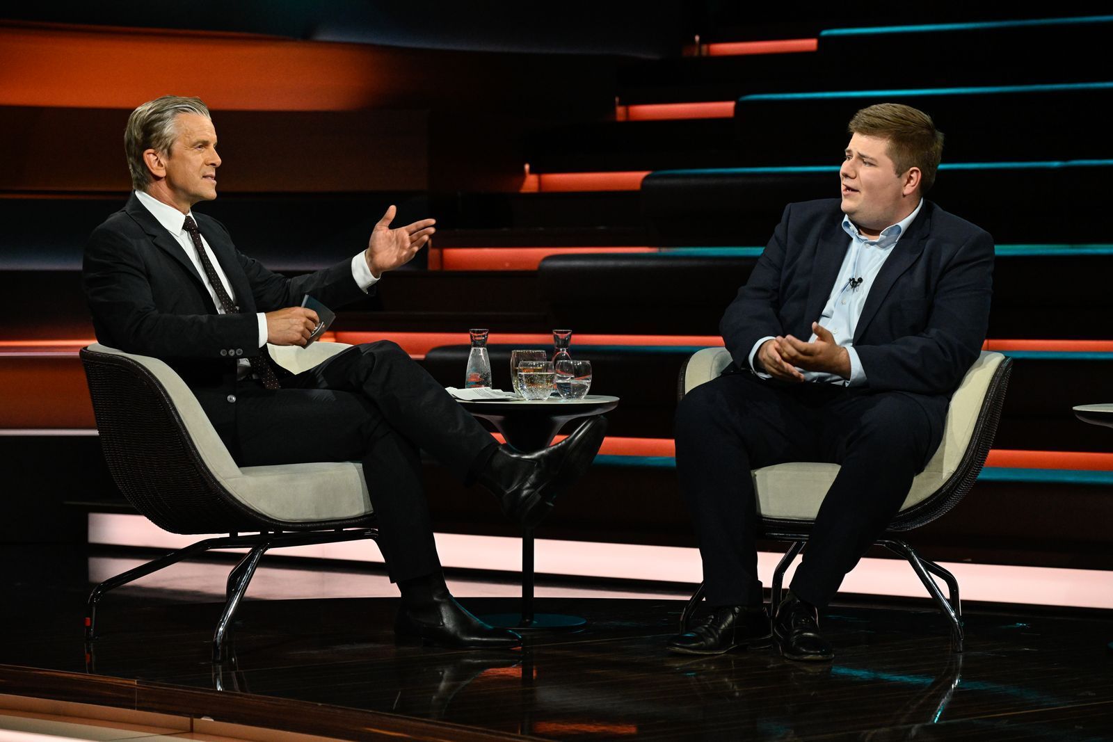 Bei „Markus Lanz“ äußerte sich CDU-Politiker Johannes Volkmann (rechts) zum versprochenen Reformpaket sowie möglichen Steuererhöhungen. (Bild: ZDF / Markus Hertrich)