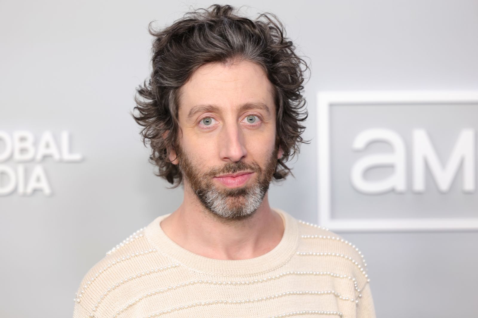 Simon Helberg enthüllte jetzt in einem Podcast, dass „The Big Bang Theory“ ursprünglich ganz anders ausgesehen hatte. (Bild: Michael Loccisano/Getty Images)