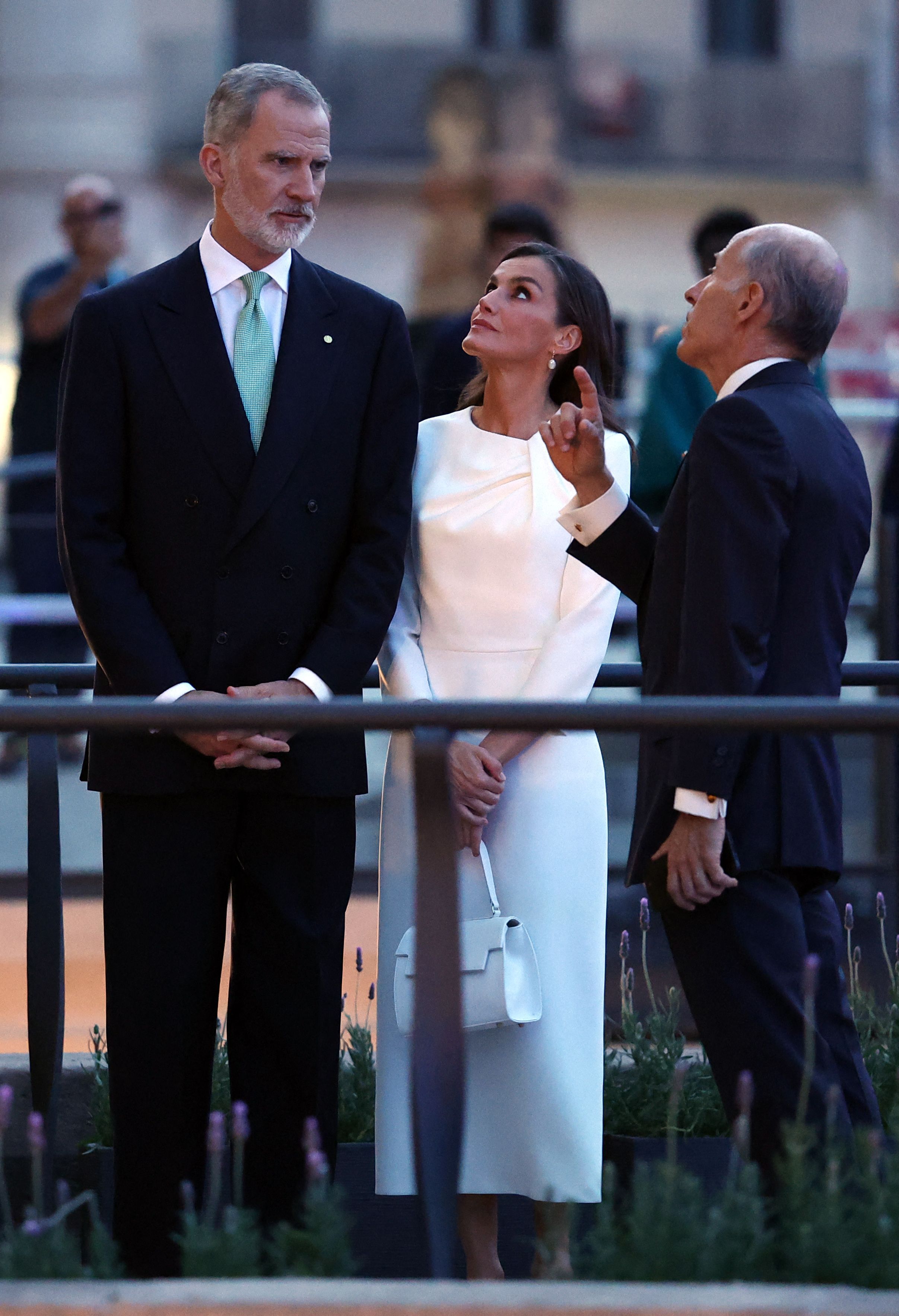 König Felipe VI. und Königin Letizia nehmen ihre Plätze in der Sagrada Família ein. Anlass ist die feierliche Einweihung des Jesus-Christus-Turms durch Papst Leo XIV. am 10. Juni 2026.