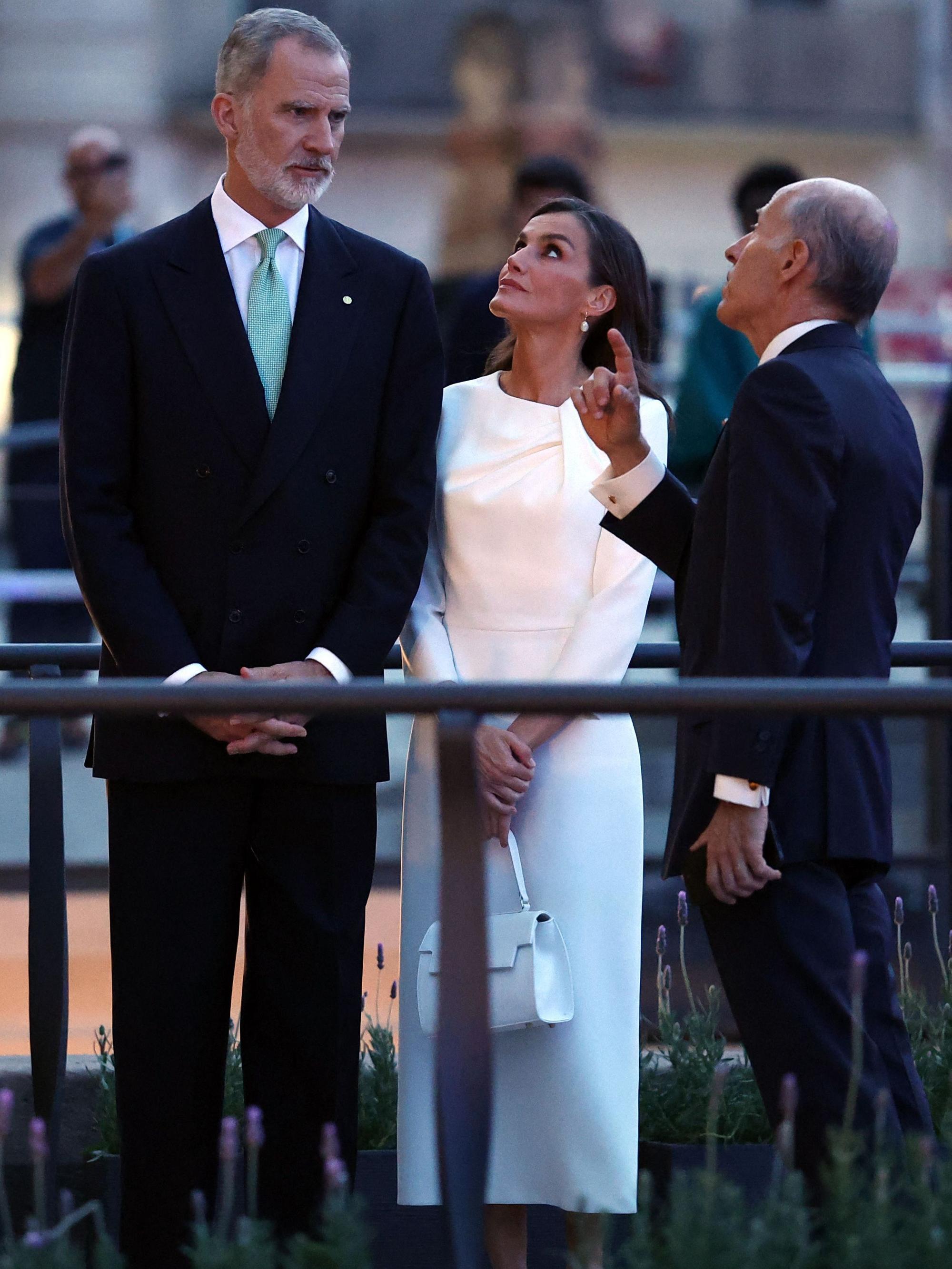 König Felipe VI. und Königin Letizia nehmen ihre Plätze in der Sagrada Família ein. Anlass ist die feierliche Einweihung des Jesus-Christus-Turms durch Papst Leo XIV. am 10. Juni 2026.