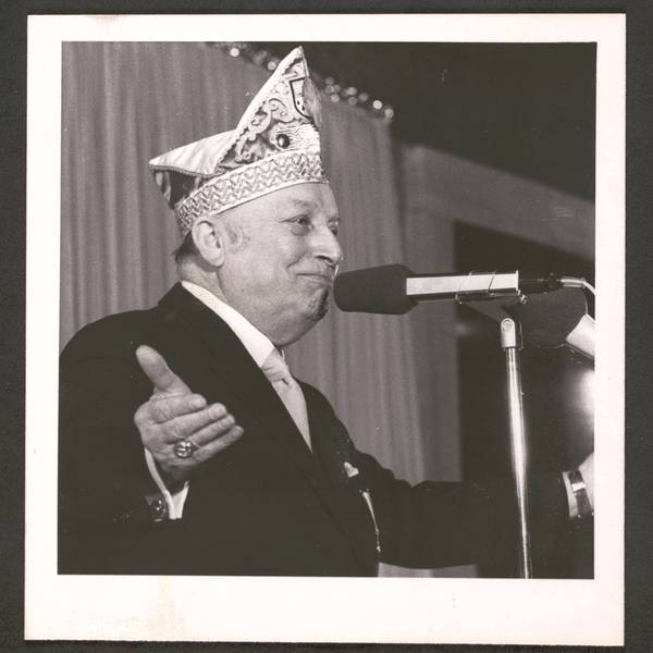 Karl Berbuer Köln - der Komponist, Schlager- und Krätzchensänger Karl Berbuer *26.07.1900 / 17.11.1977 während eines Auftritts - Foto vom 25.07.1975 Deutschland *** Karl Berbuer Cologne the Composer, Schlager and Krätzchensänger Karl Berbuer 26 07 1900 17 11 1977 during one Performance Photo from 25 07 1975 Germany Copyright: xUnitedxArchivesx/xGrevenStiftungx/xKölnischexRundschaux/xHansherbertxWirtz KR_01_0061371_r EDITORIAL USE ONLY