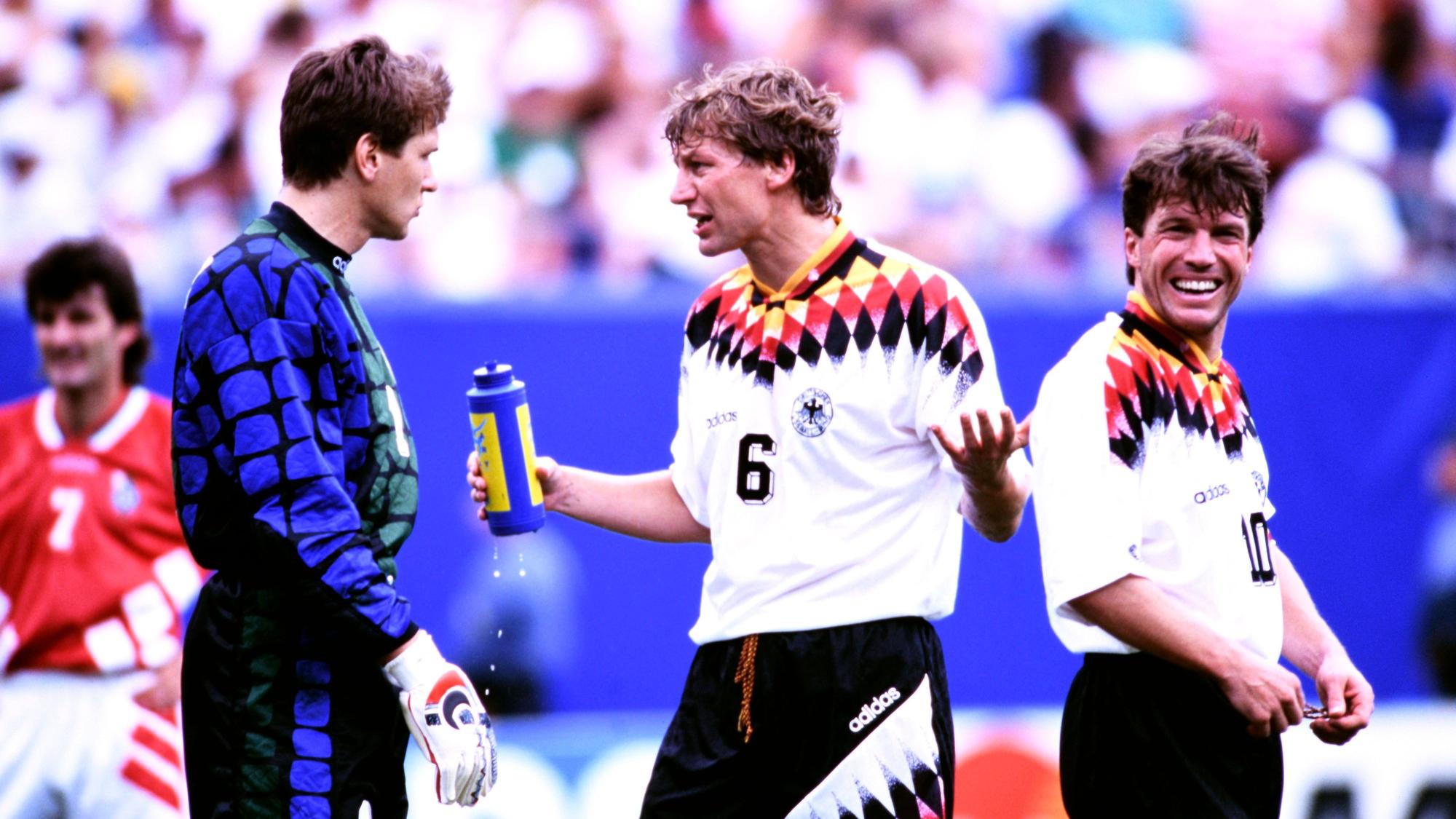 BUCHWALD Guido Team Deutschland mit Torwart ILLGNER Bodo und MATTHAEUS Lothar FIFA Fussball Weltmeisterschaften 1994 in USA Spiel Viertelfinale Bulgarien - Deutschland 2 : 1 am 10.Juli 1994 in New Jersey *** BUCHWALD Guido Team Germany with goalkeeper ILLGNER Bodo and MATTHAEUS Lothar FIFA World Cup 1994 in USA match quarterfinal Bulgaria Germany 2 1 on July 10, 1994 in New Jersey Copyright: xLacixPerenyix
