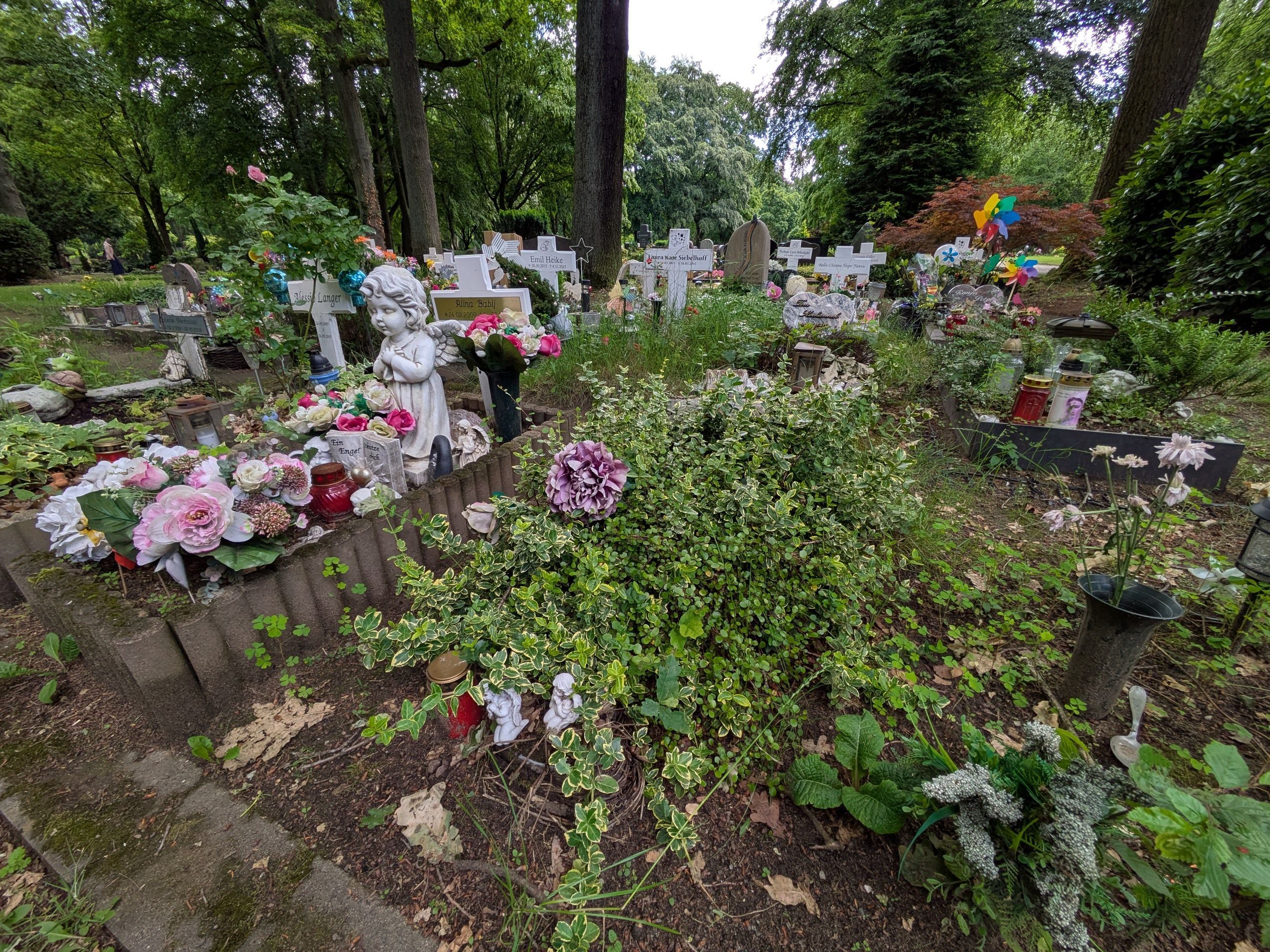 Das Grabfeld für Kindergräber auf dem Friedhof Reuschenberg