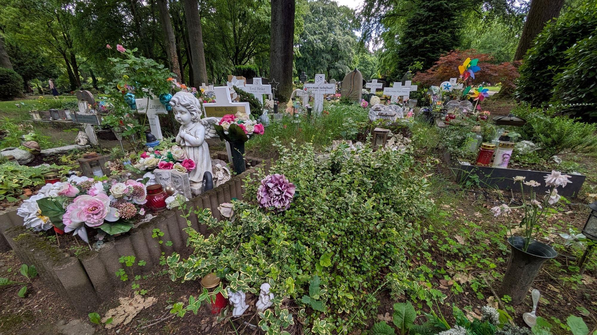 Das Grabfeld für Kindergräber auf dem Friedhof Reuschenberg