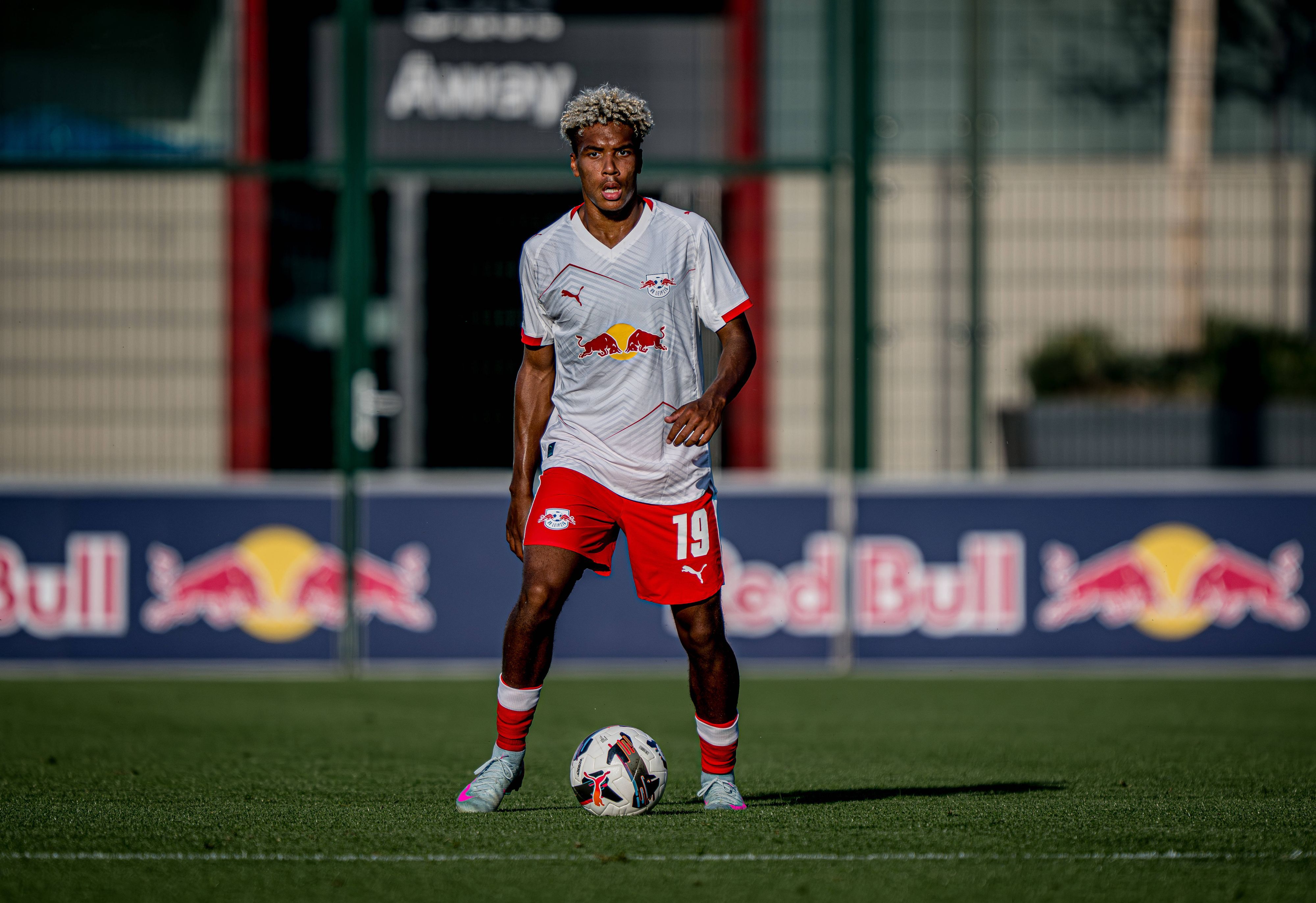 Leipzigs Lionel Voufack. Fussball Junioren Bundesliga Saison 2025/26 Gruppe B, 2. Spieltag: RB Leipzig U19 - Viktoria Berlin U19 7:1. 20. August 2025: Leipzig, Red Bull Akademie. RB Leipzig U19 - Viktoria Berlin U19 7:1 *** Leipzigs Lionel Voufack Football Junior Bundesliga Season 2025 26 Group B, Matchday 2 RB Leipzig U19 Viktoria Berlin U19 7 1 20 August 2025 Leipzig, Red Bull Academy RB Leipzig U19 Viktoria Berlin U19 7 1