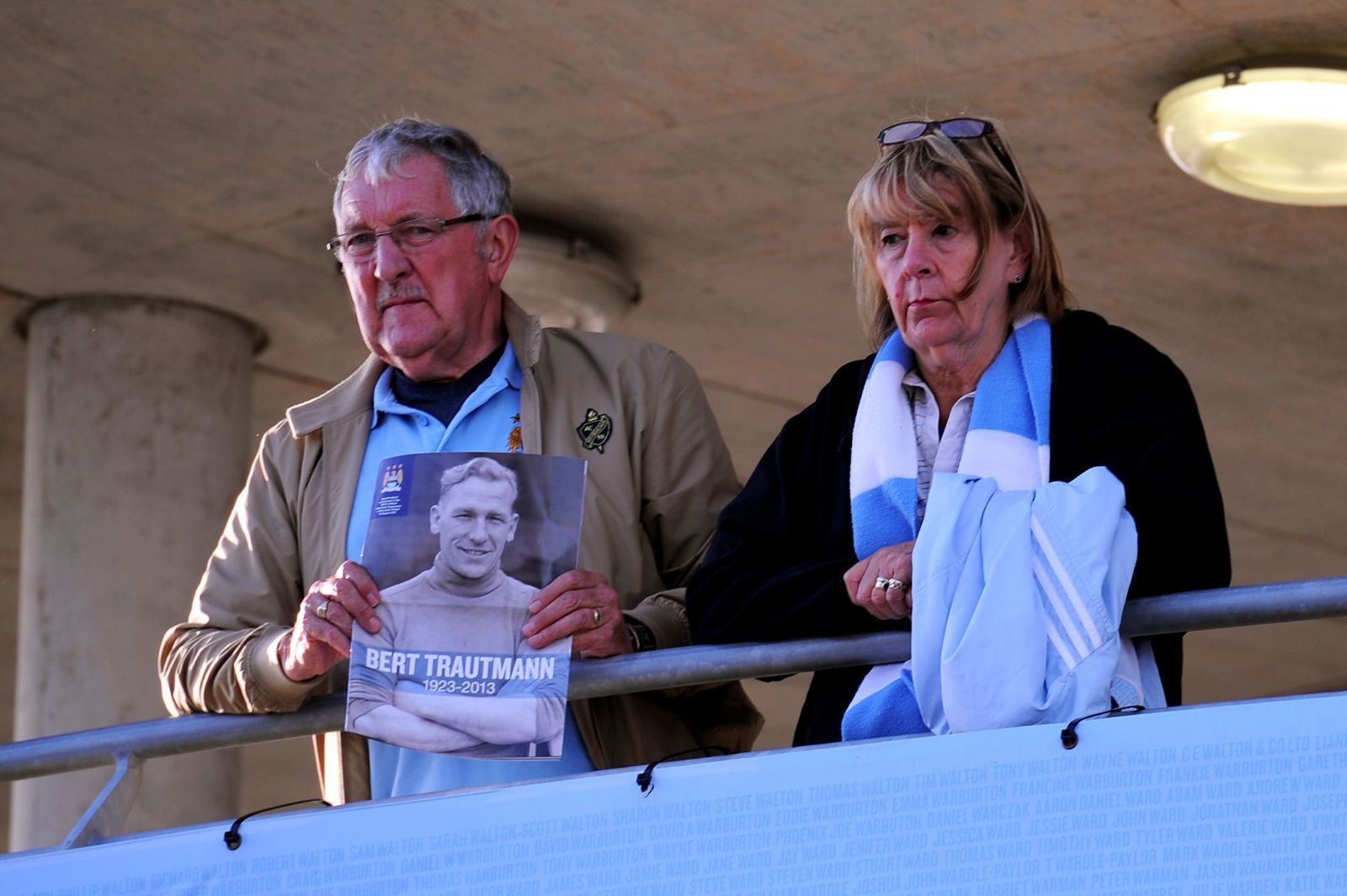 Manchester City und die Fans gedachten bei einem Gottesdienst am 19. August 2013 dem verstorbenen Bernd Trautmann. (Bild: Michael Regan/ 2013 Getty Images)