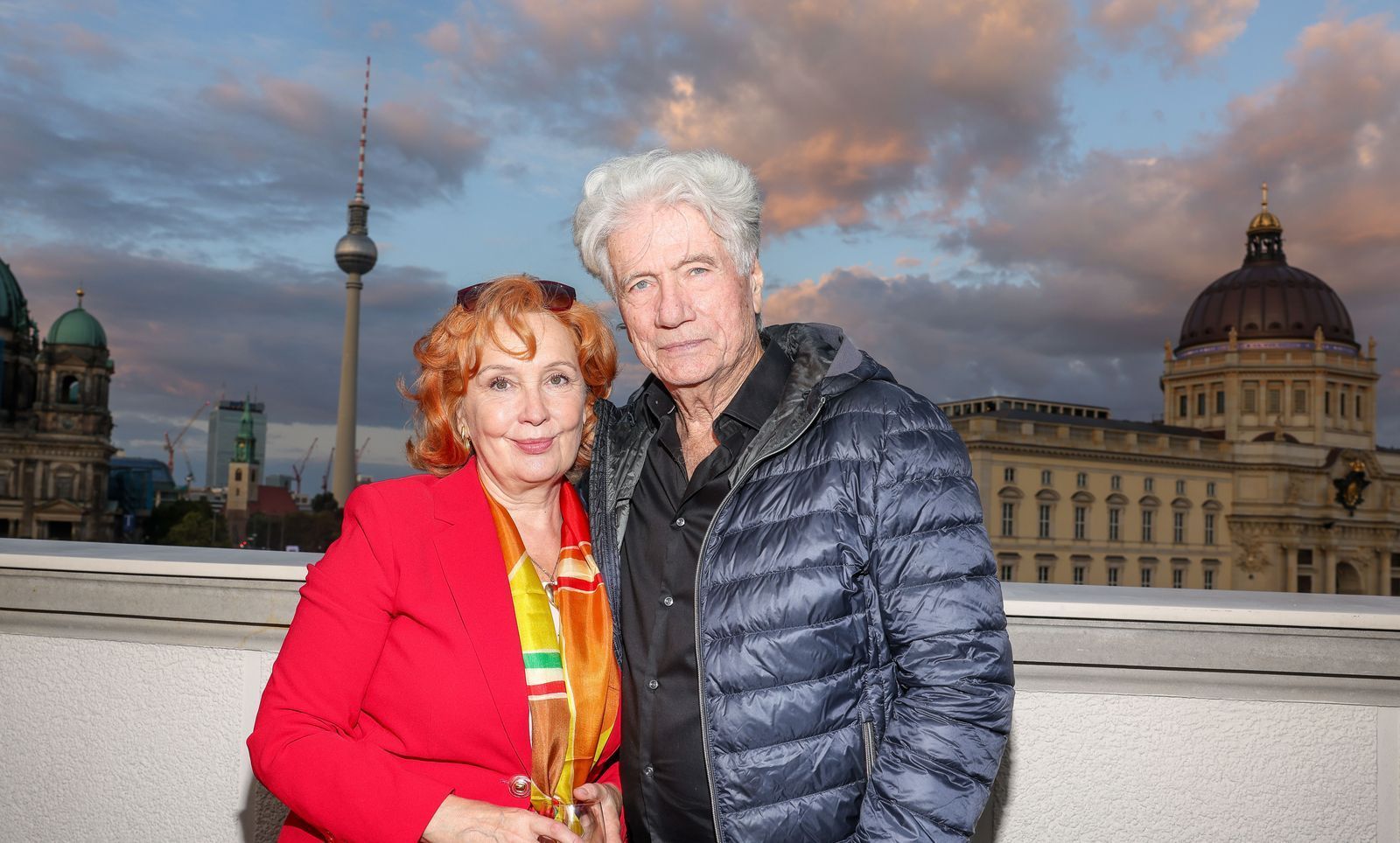 Gemeinsam mit seiner Frau Verena Wengler zog Jürgen Prochnow 2017 aus Kalifornien in seine Geburtsstadt Berlin.

 (Bild: 2024 Getty Images/Gerald Matzka)