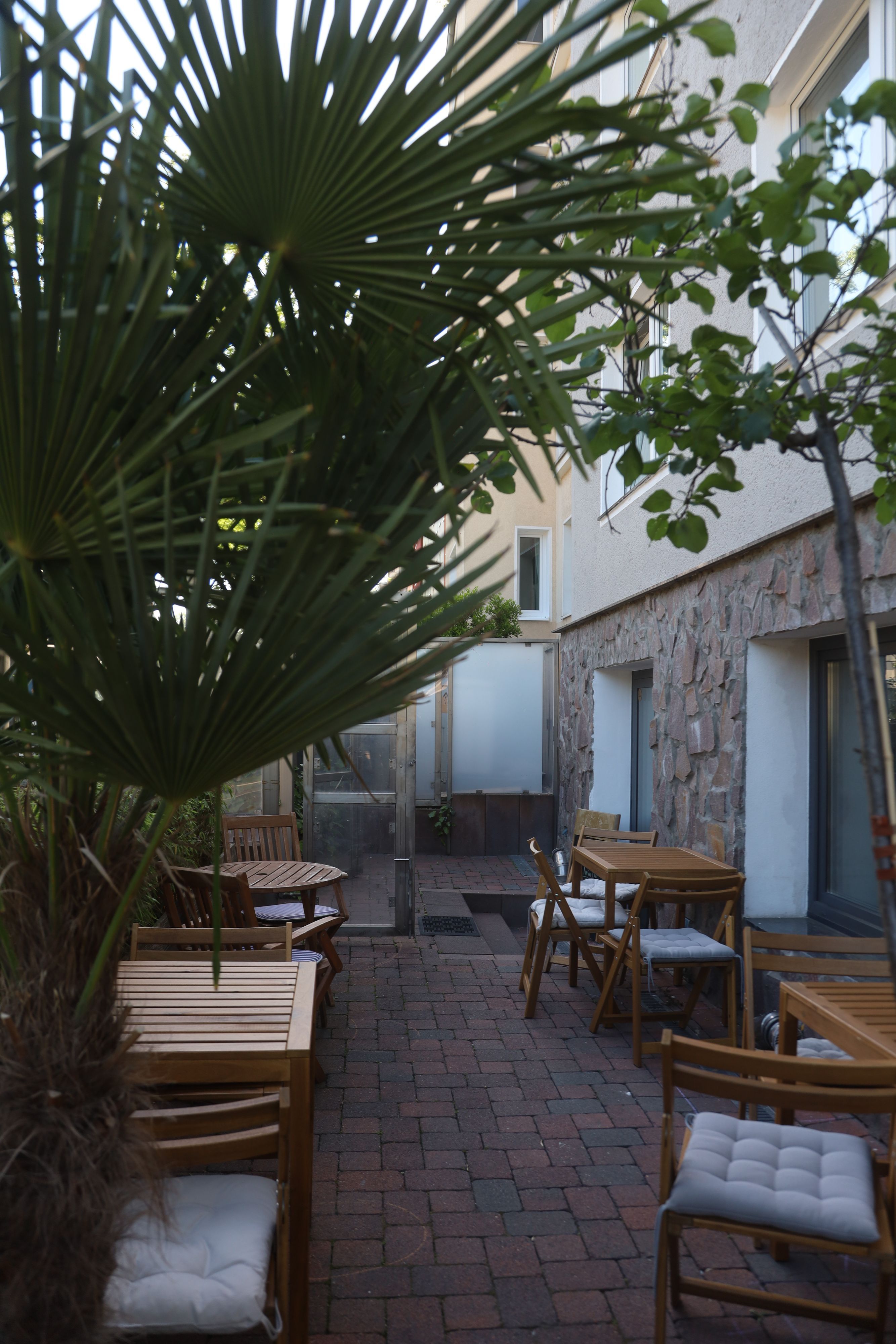 Die Terrasse des Twin Twin an der Riehler Straße.