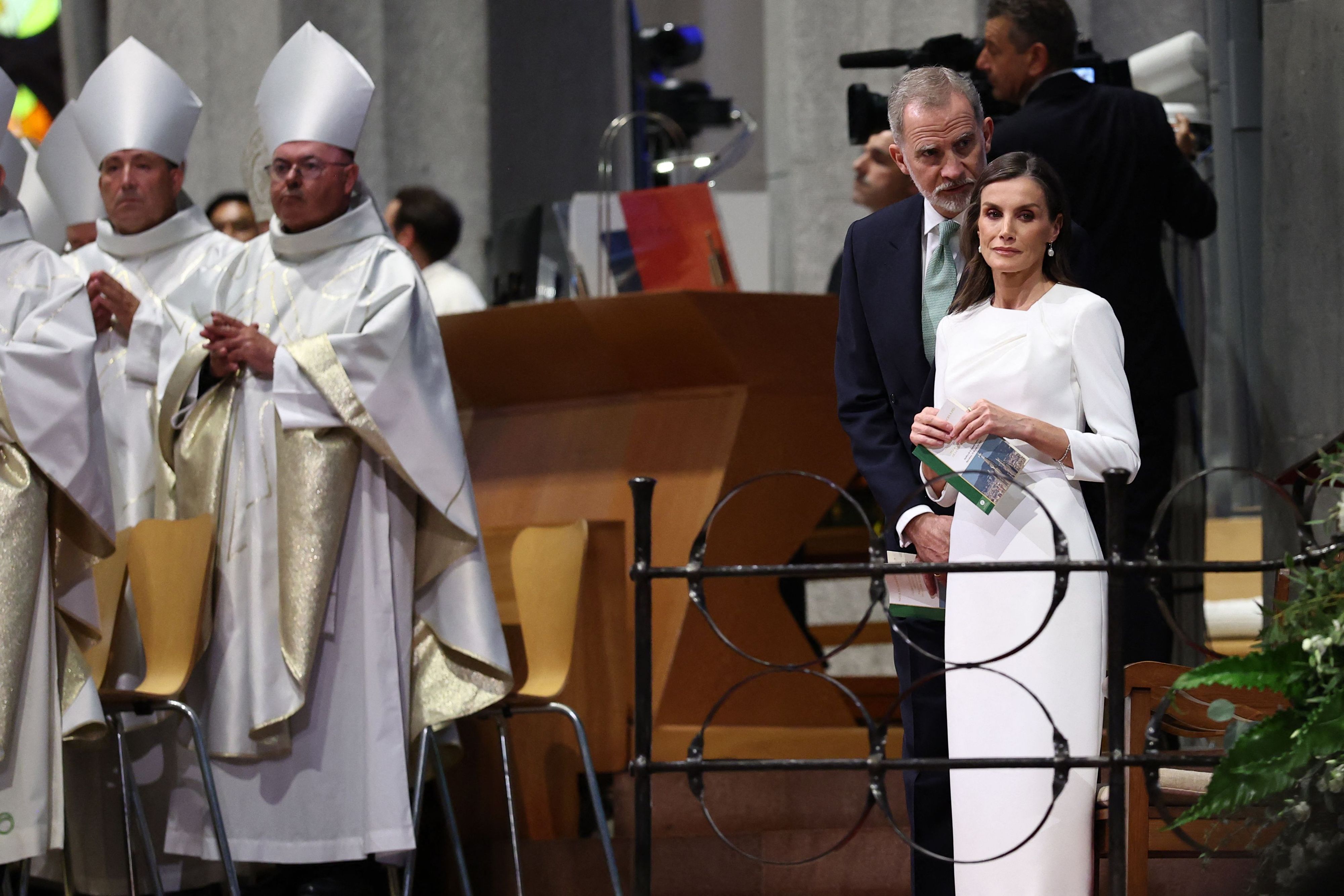 Das spanische Königspaar Felipe VI. und Letizia wohnt der feierlichen Messe von Papst Leo XIV. in der Sagrada Família bei, die den Auftakt seiner einwöchigen Spanienreise bildet.