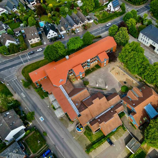 Das Luftbild zeigt die Hans-Verbeek-Schule in Euskirchen.